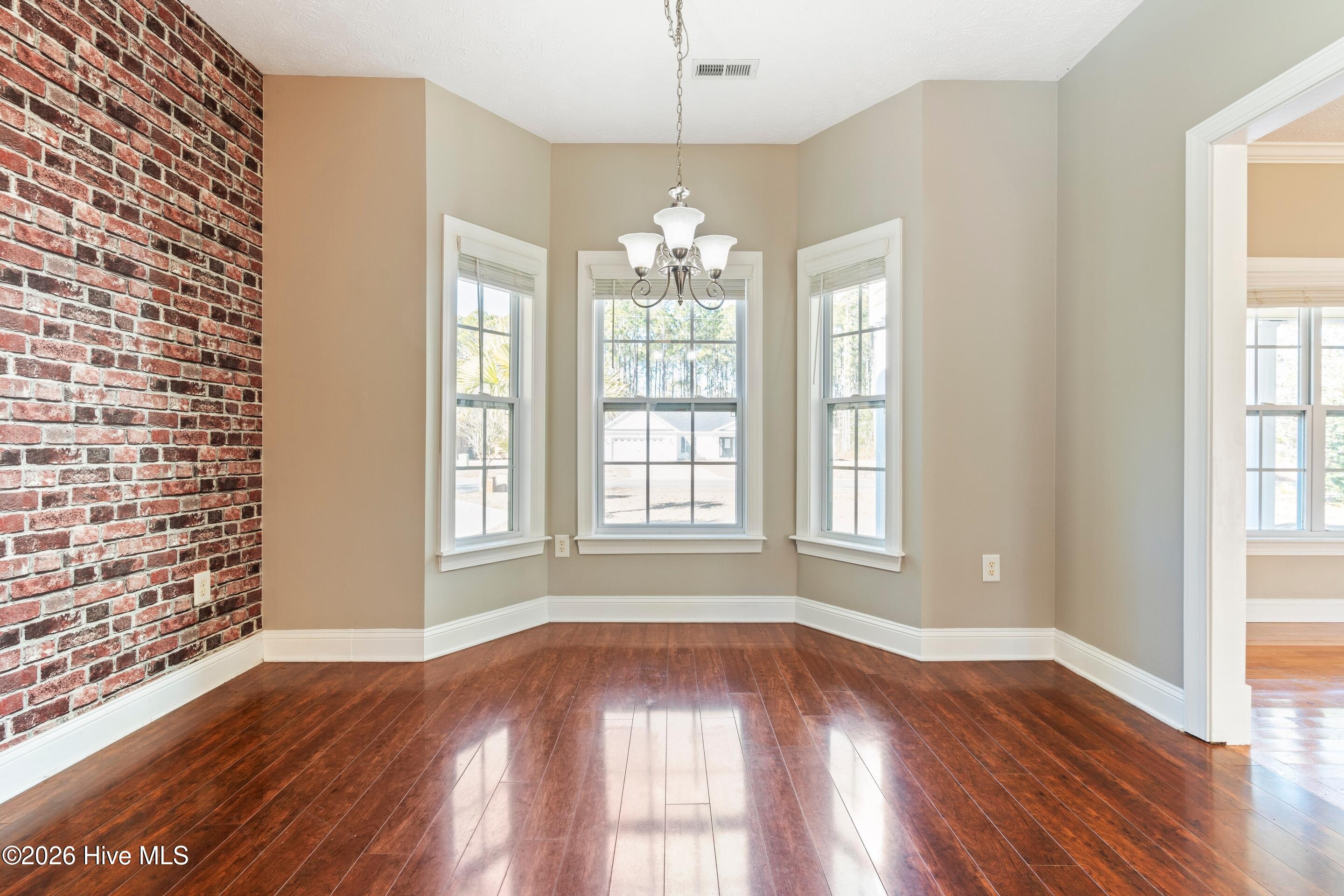 100550661 | Photo 19