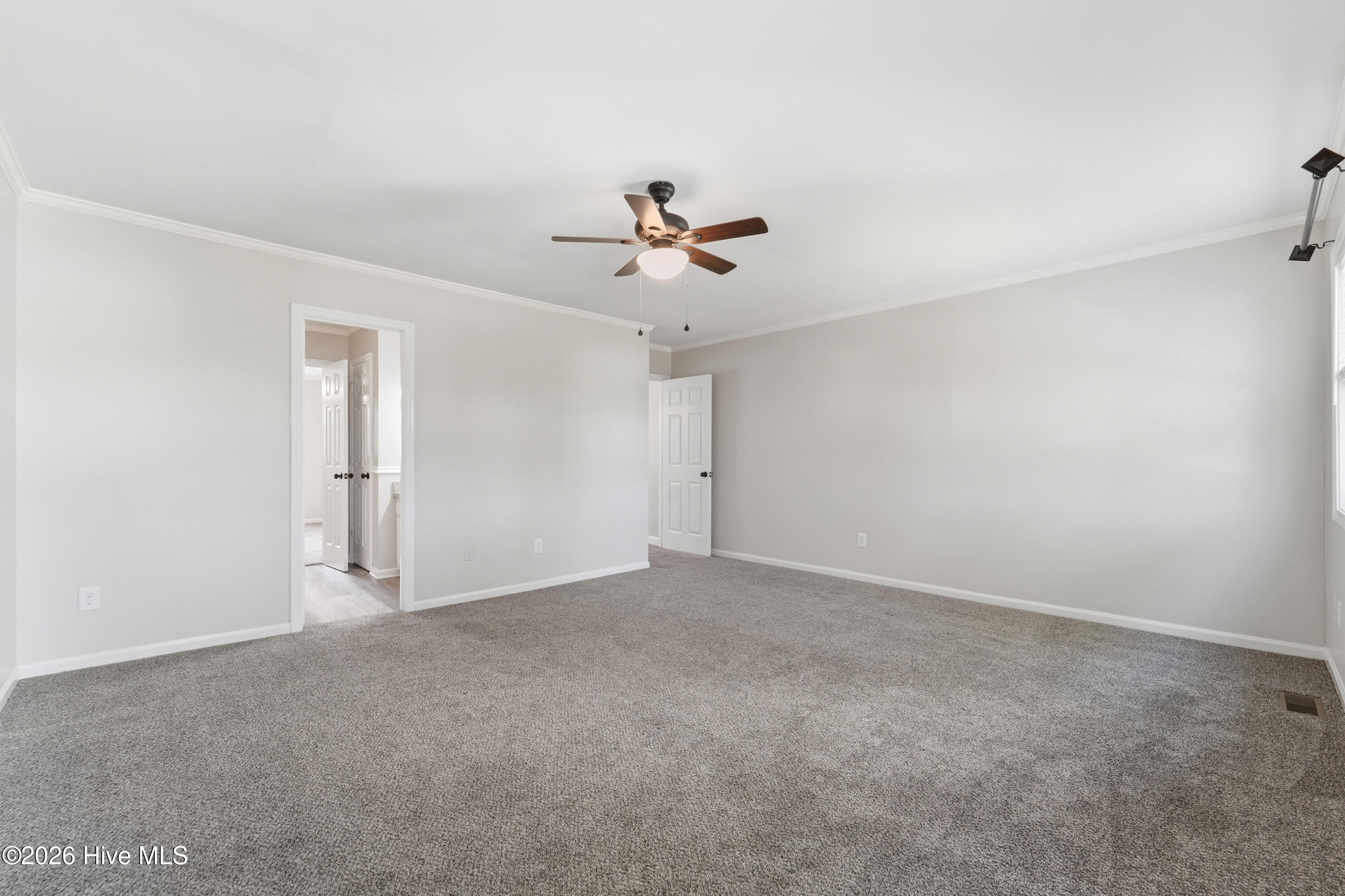 100559810 | Photo 14