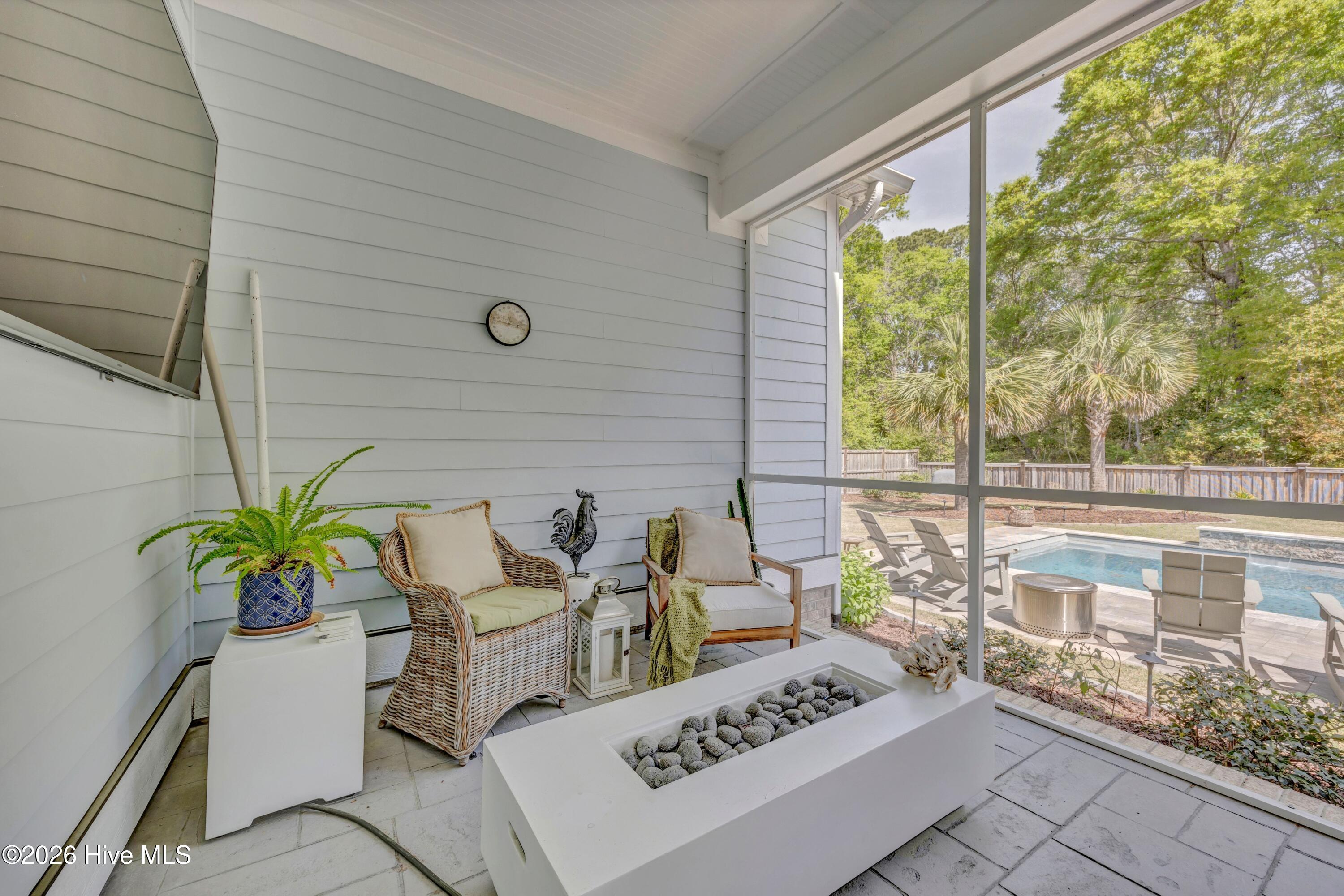 100566048 | Photo 33