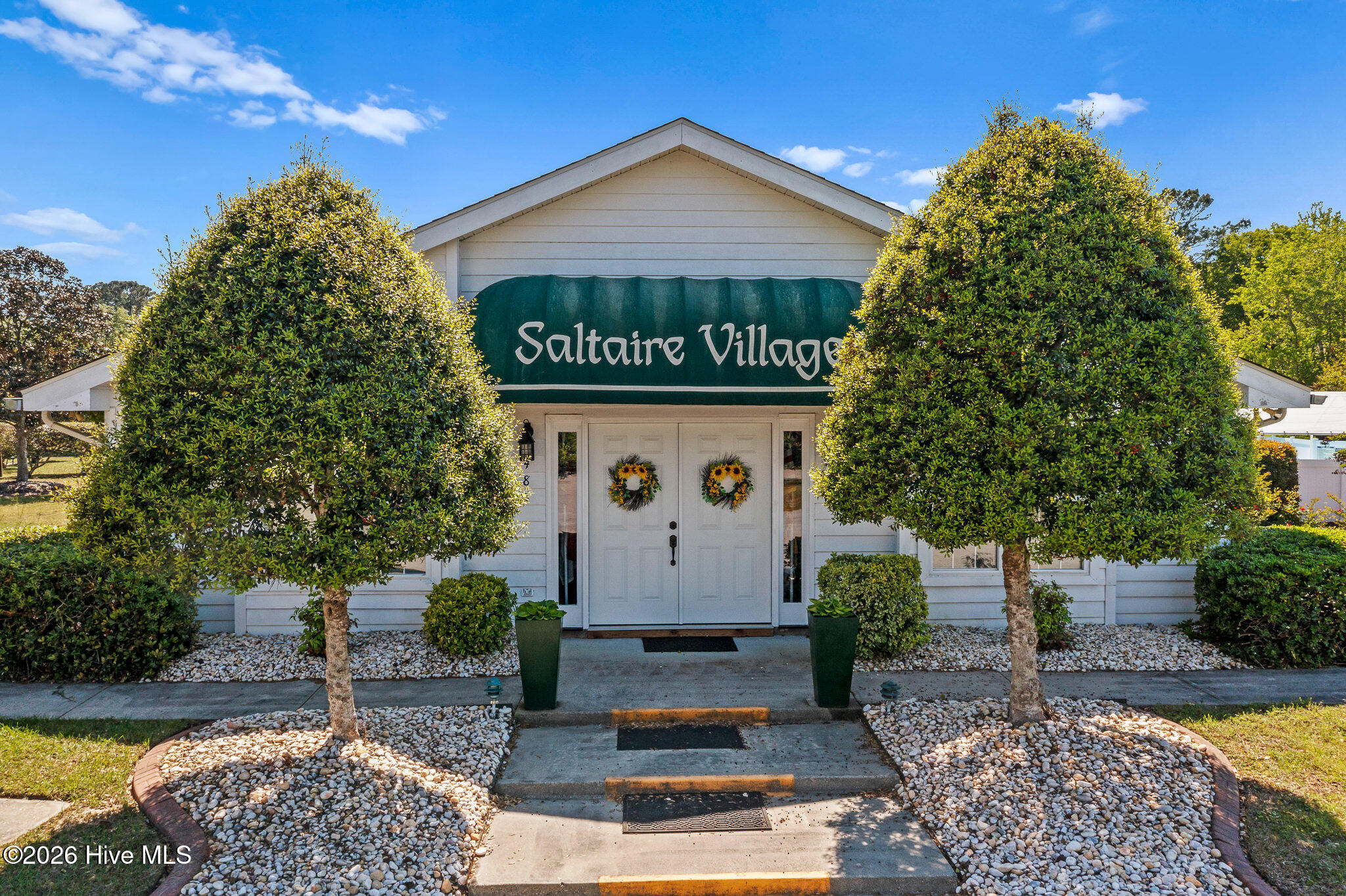 100566913 | Photo 41