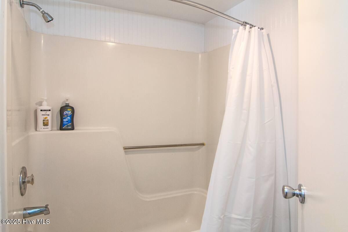 100570277 | Photo 14