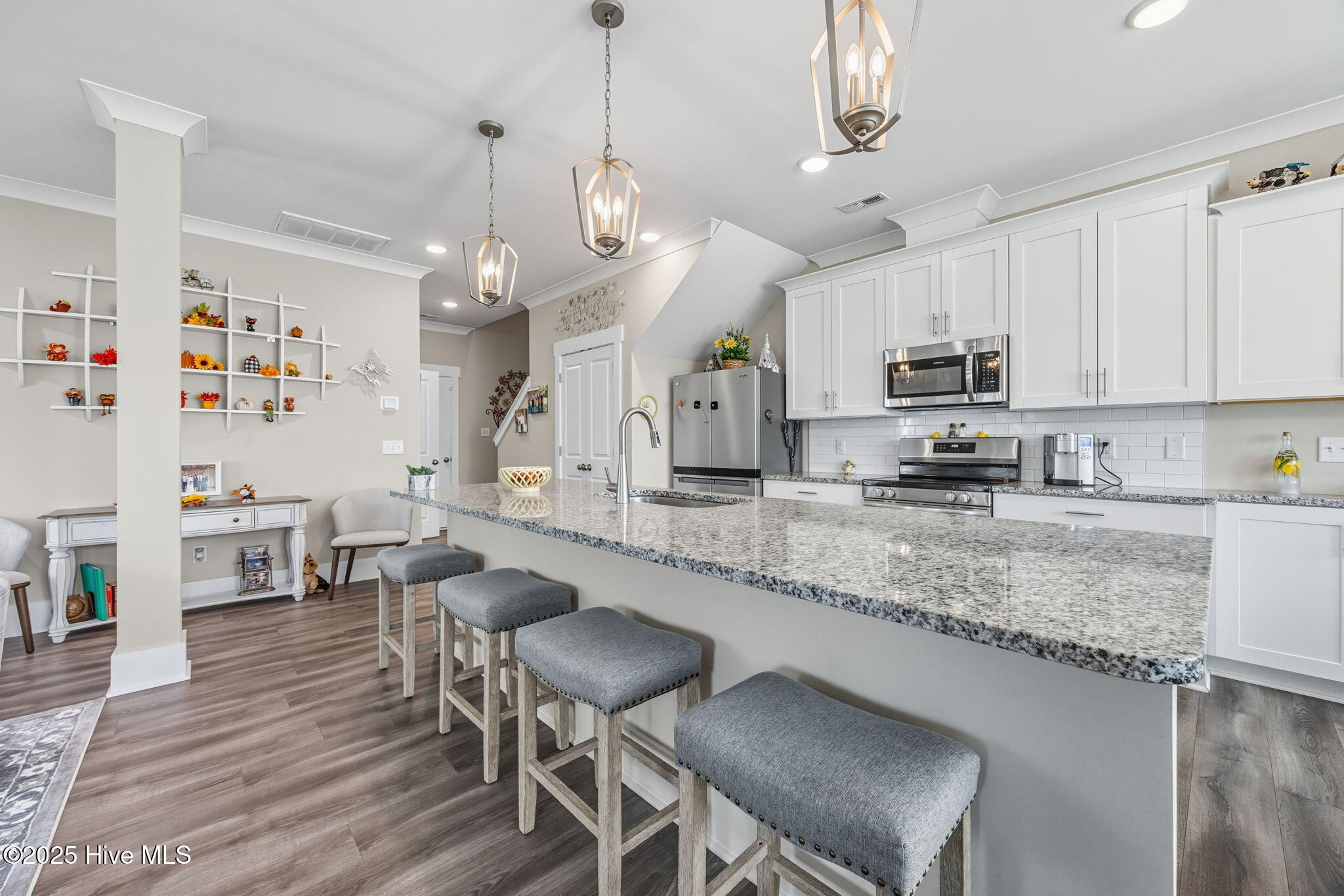 100533920 | Photo 11