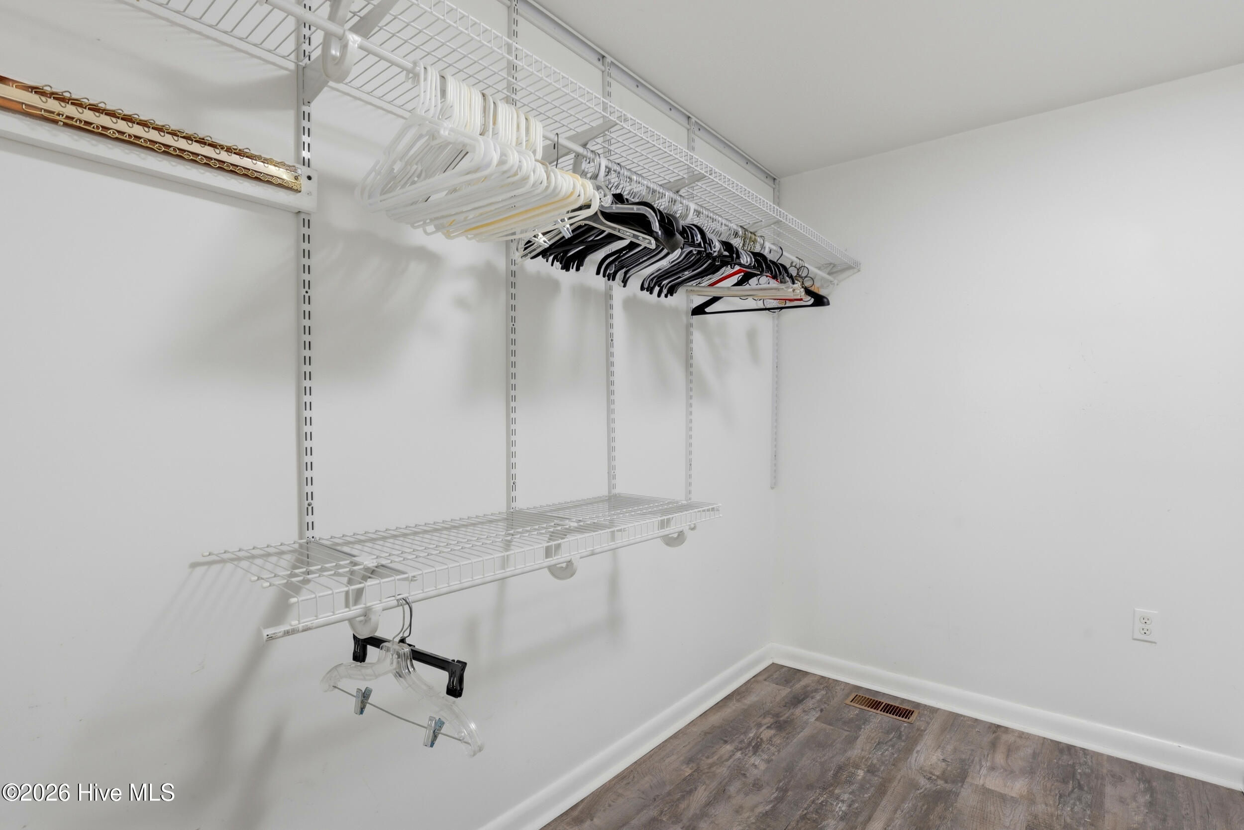 100561311 | Photo 20