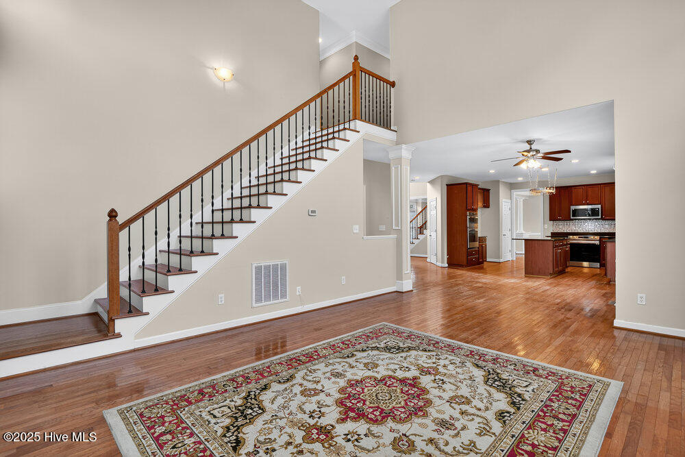 100526885 | Photo 12