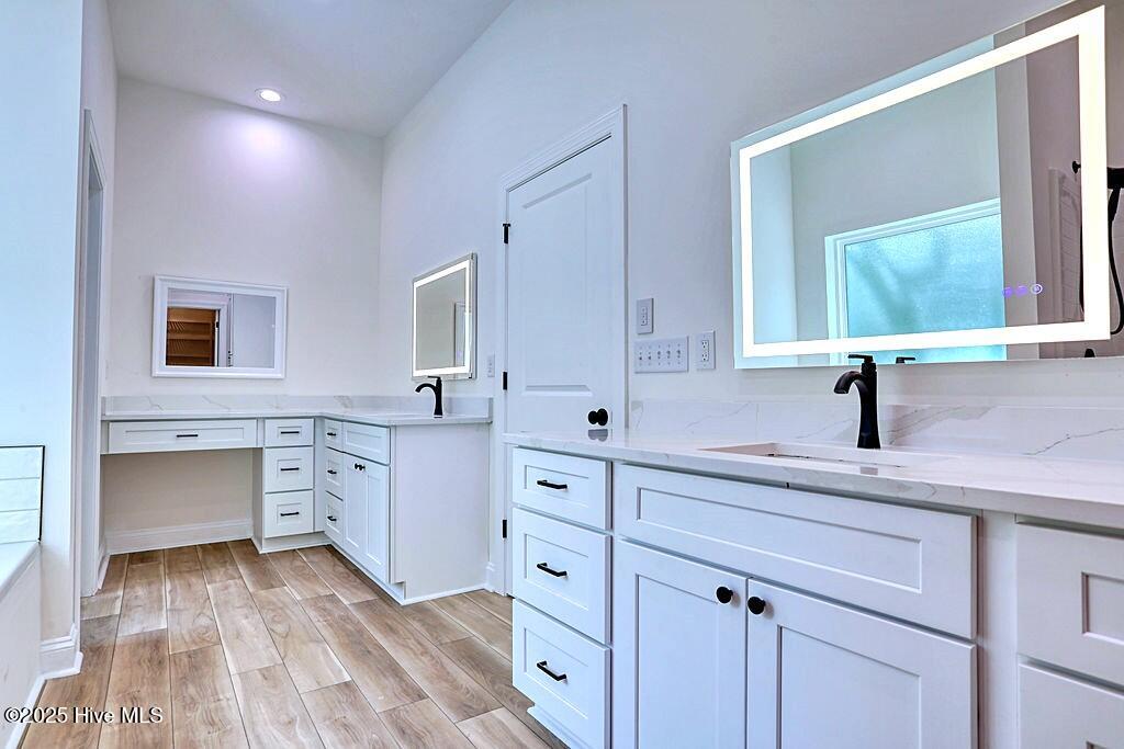 100499257 | Photo 43