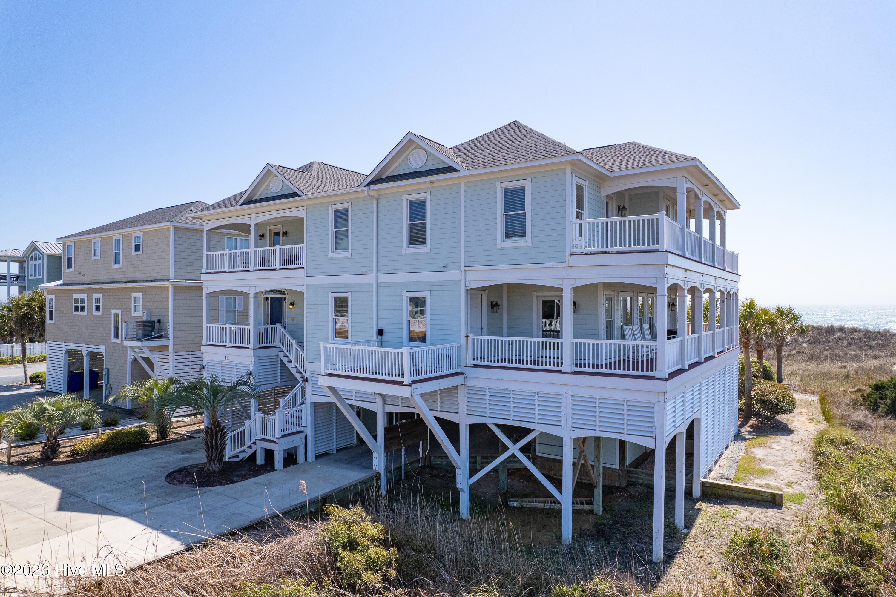 100567897 | Photo 81