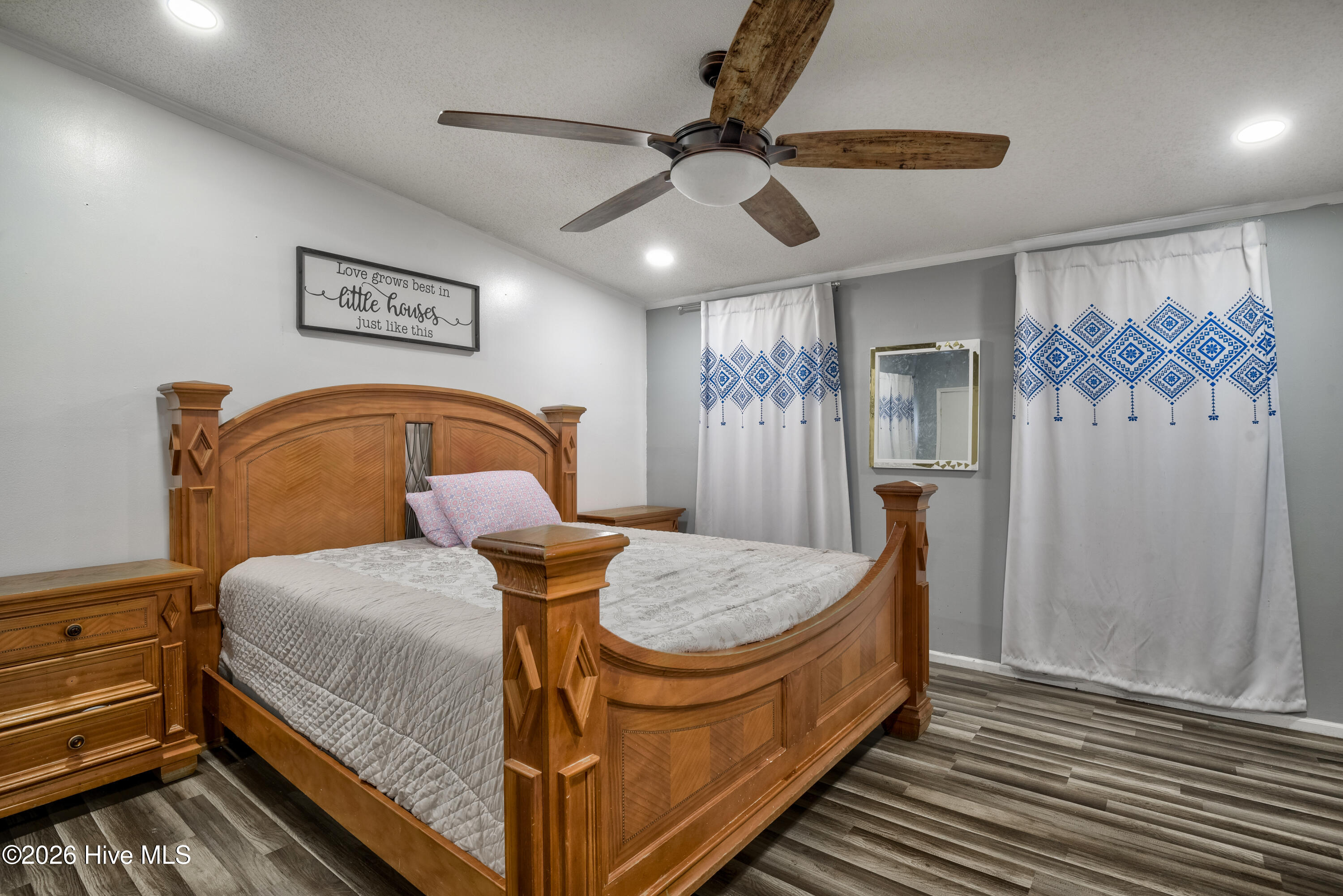 100566927 | Photo 28