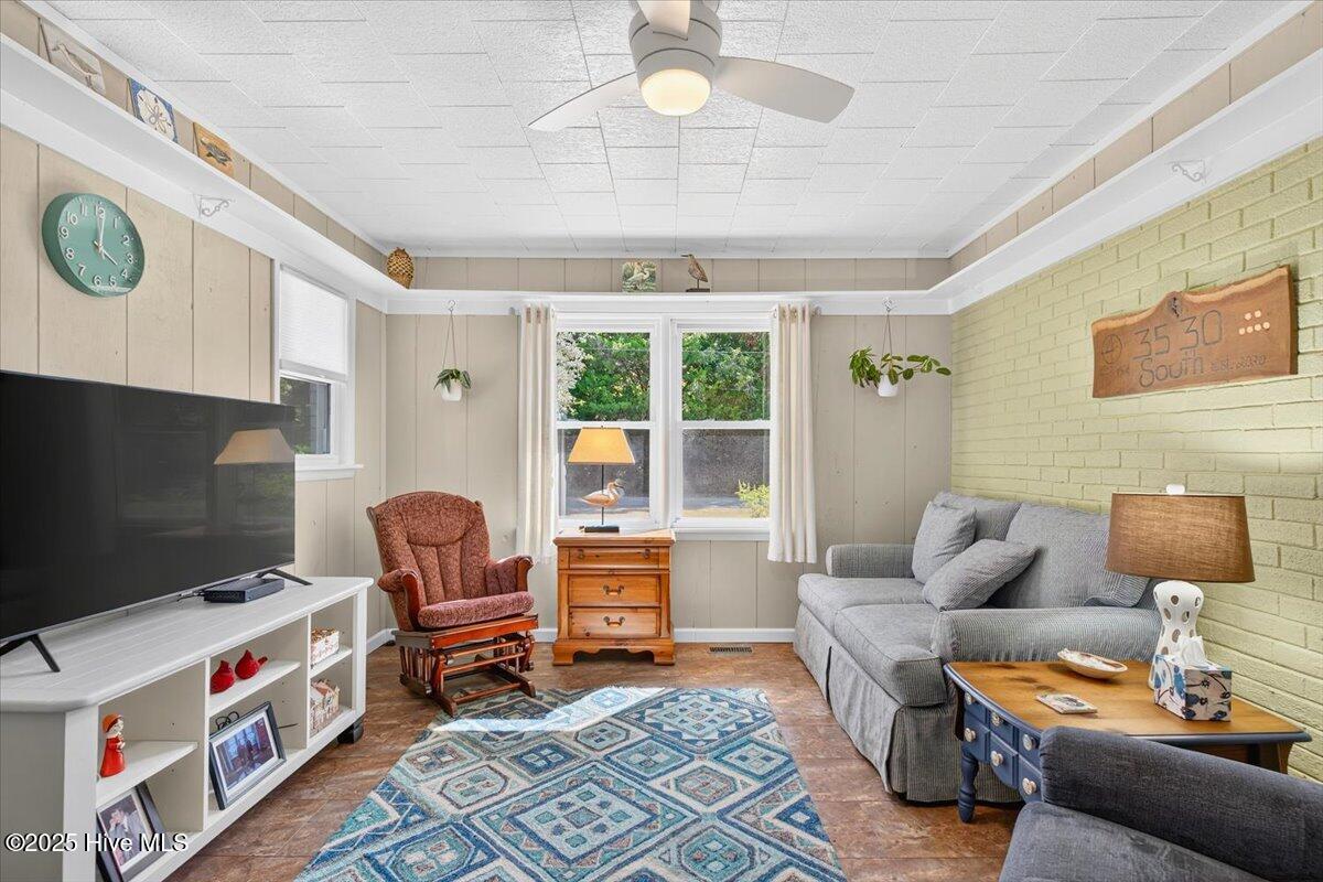 100532606 | Photo 24