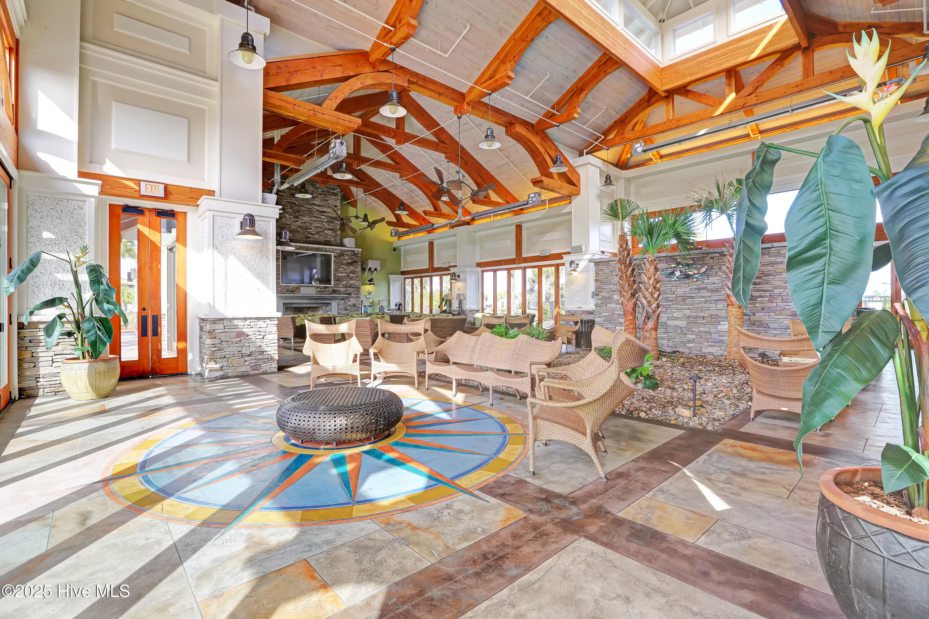 100557169 | Photo 73