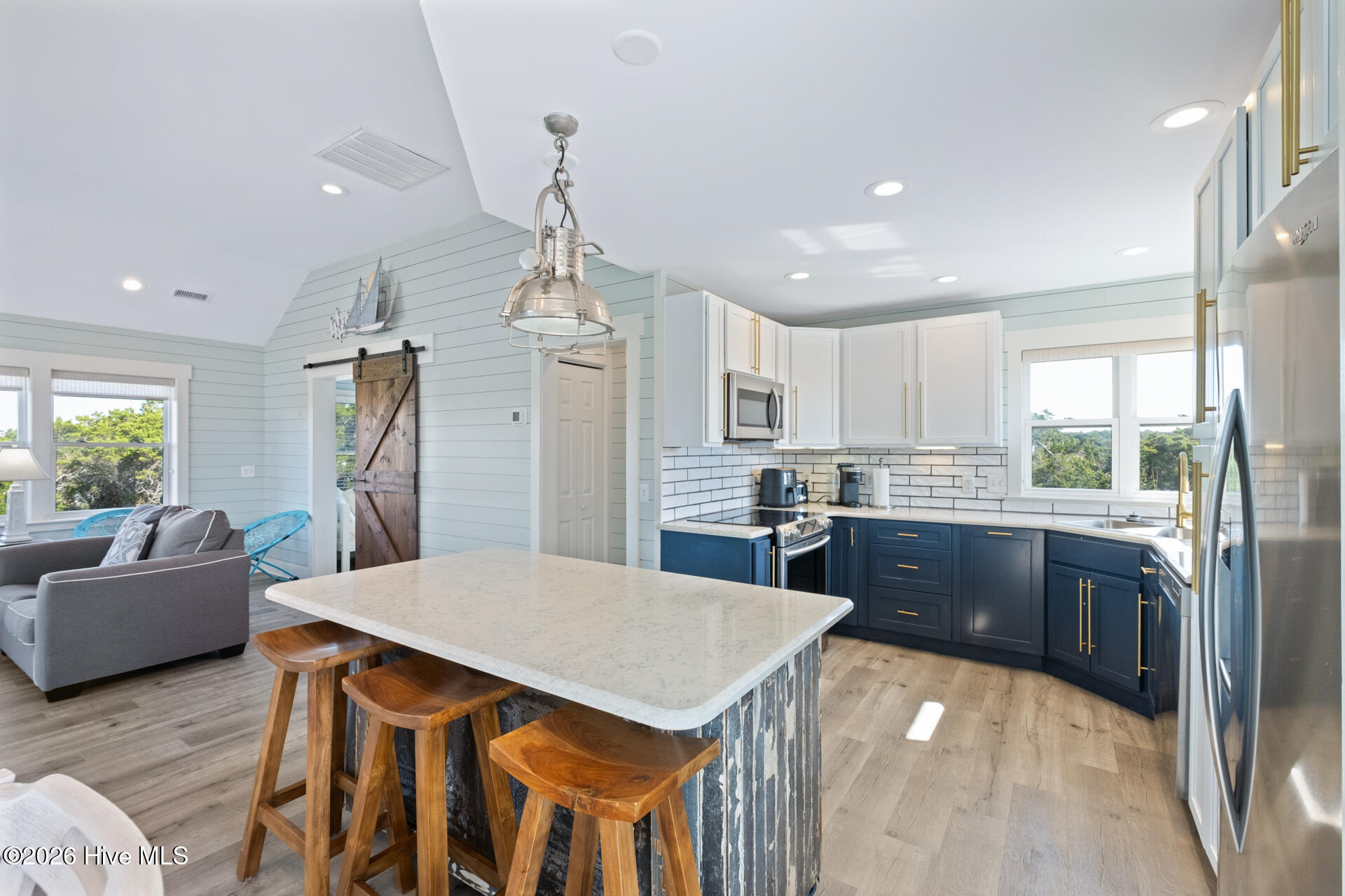 100556120 | Photo 52