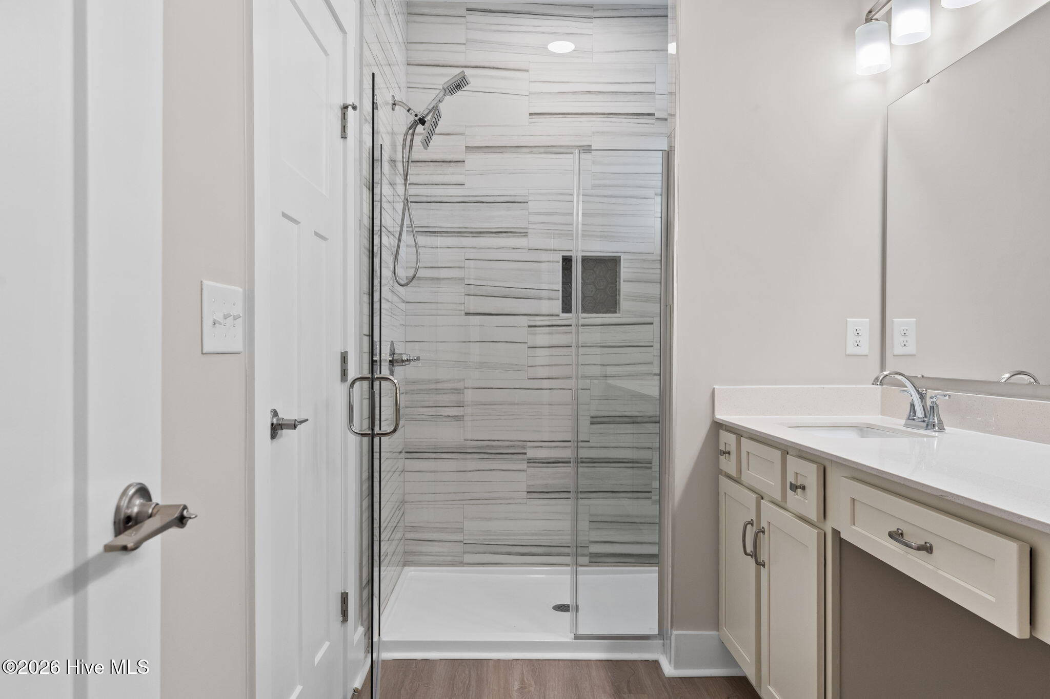 100537580 | Photo 18