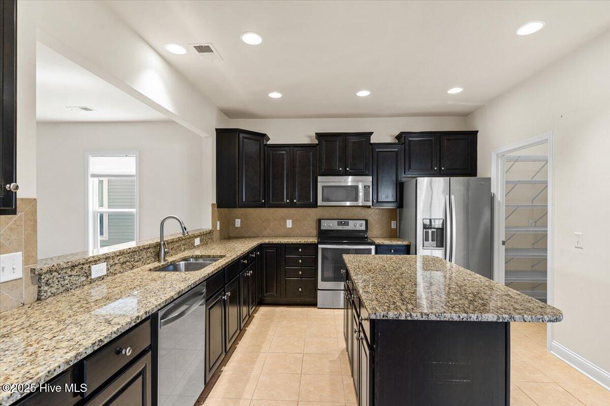 100505325 | Photo 12