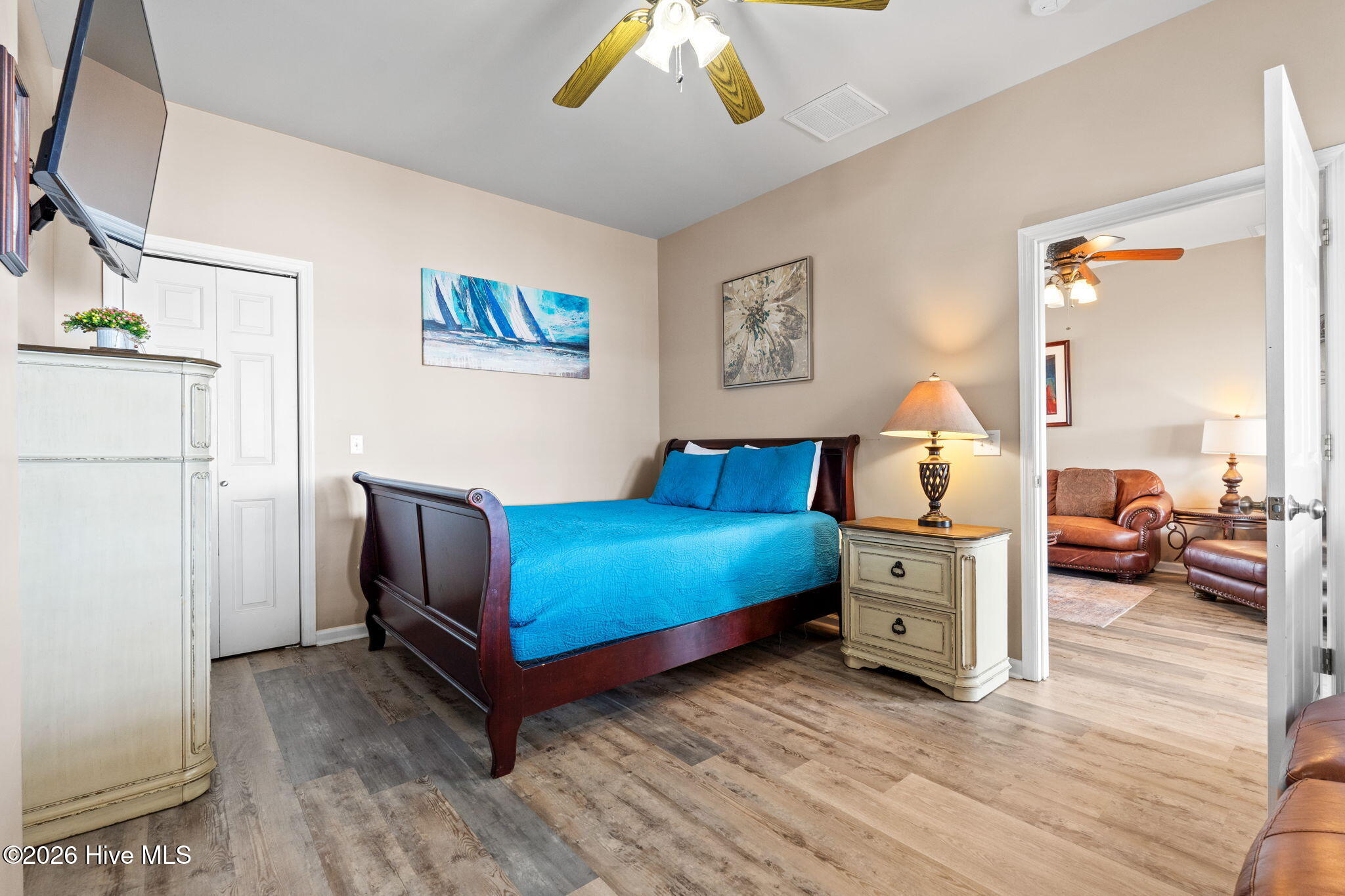 100570592 | Photo 27