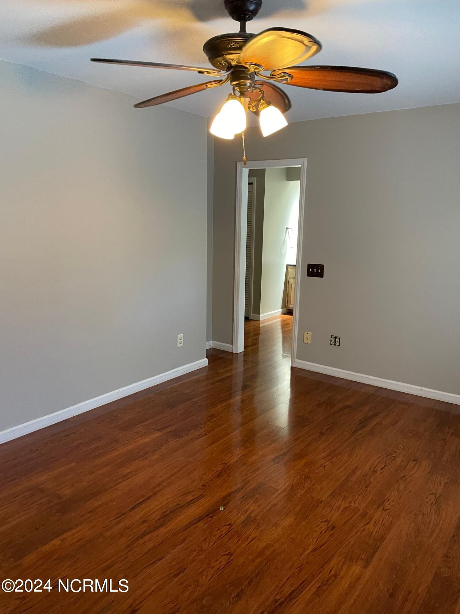 100560812 | Photo 12