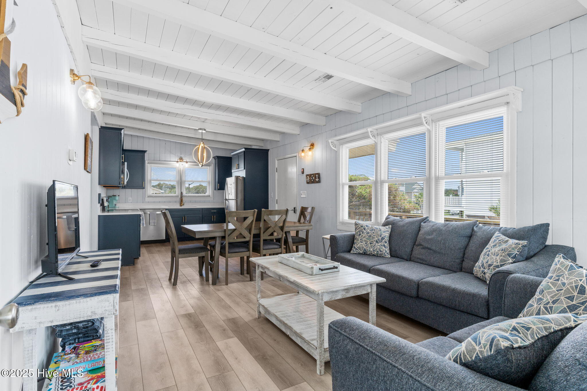 100526809 | Photo 24