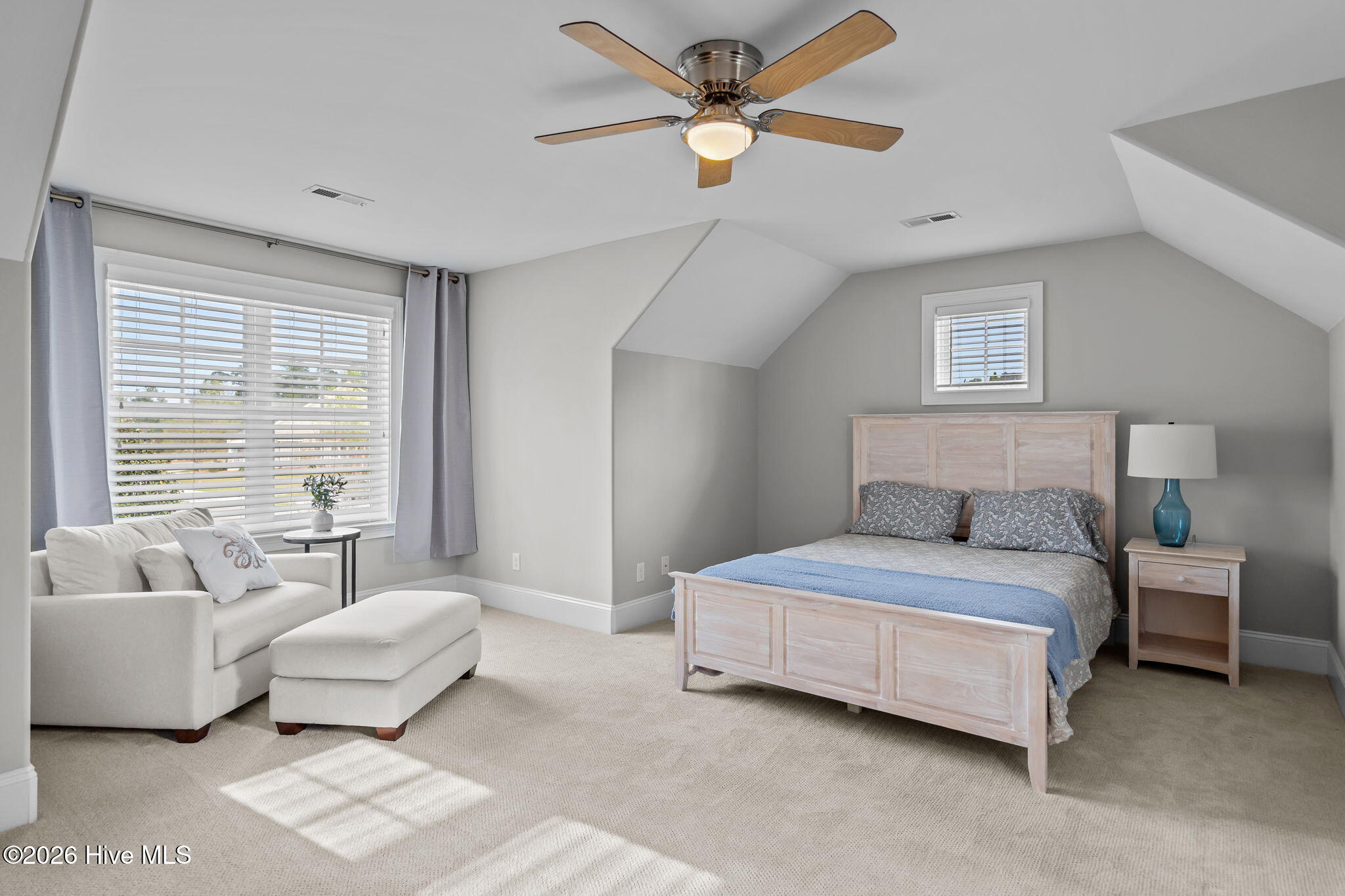 100564215 | Photo 38