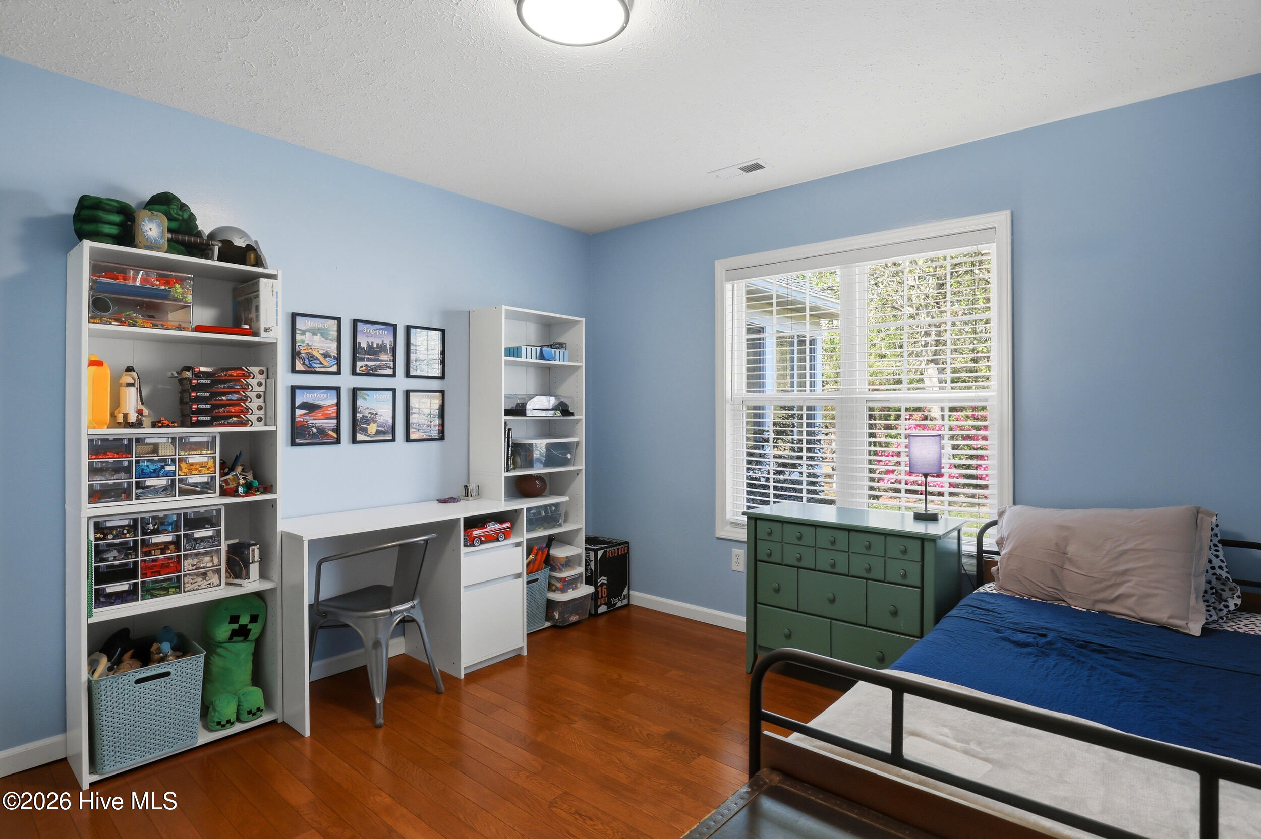 100563853 | Photo 24