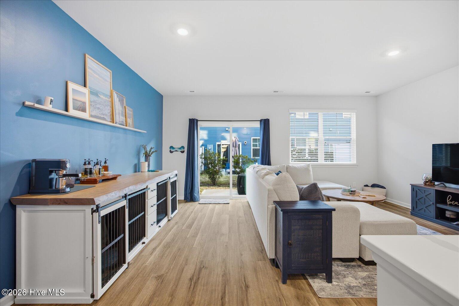 100548049 | Photo 14