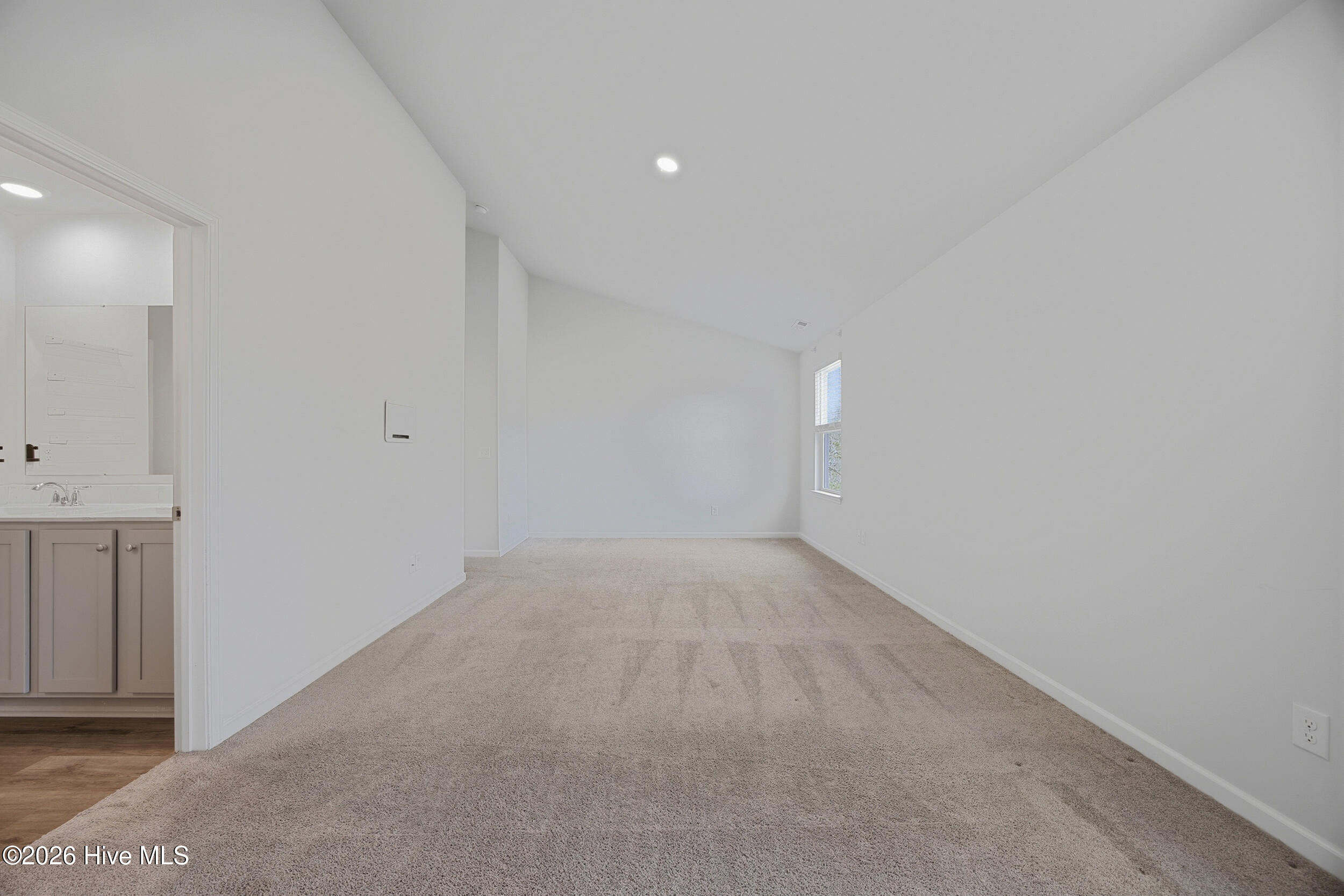 100566602 | Photo 28