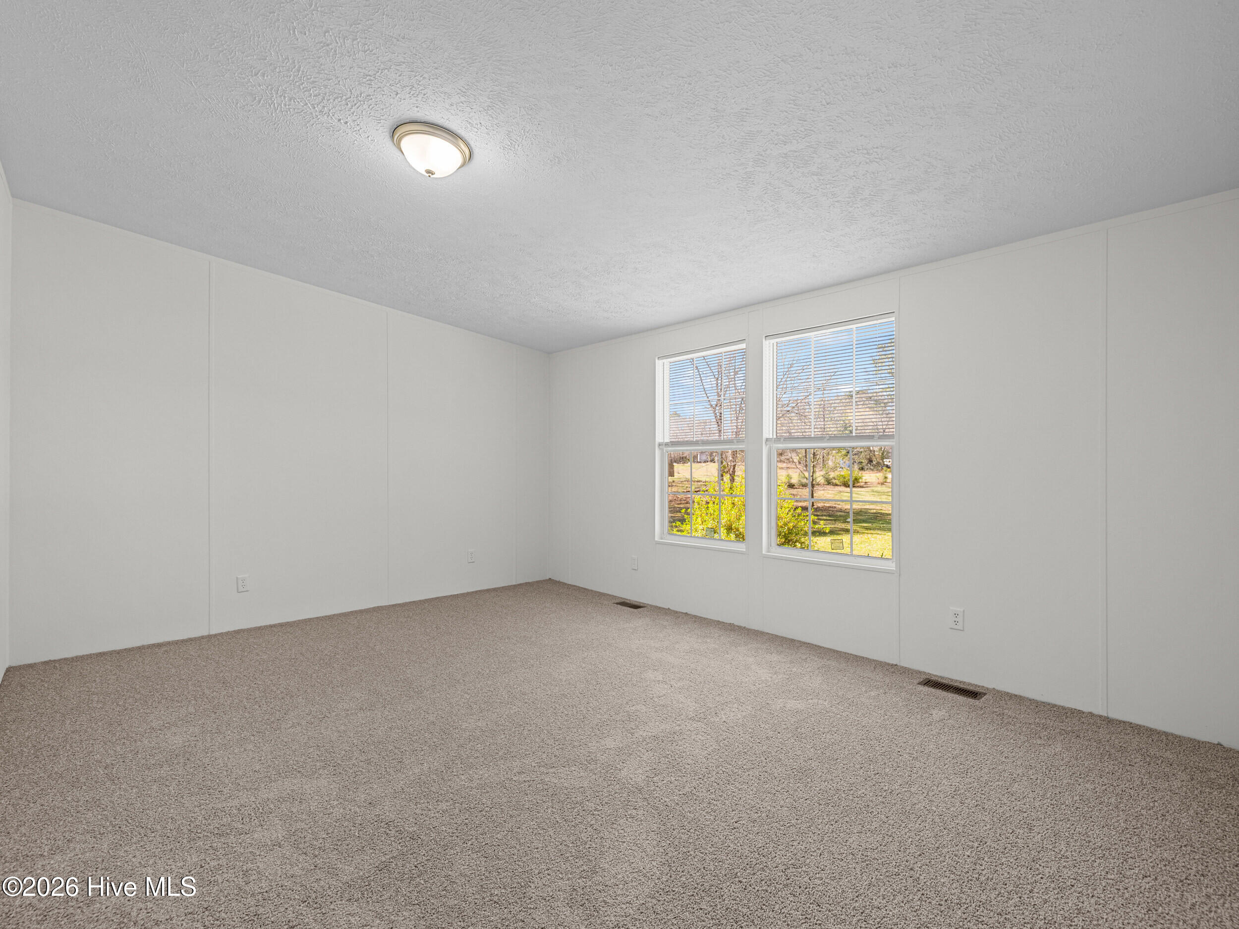 100560280 | Photo 19