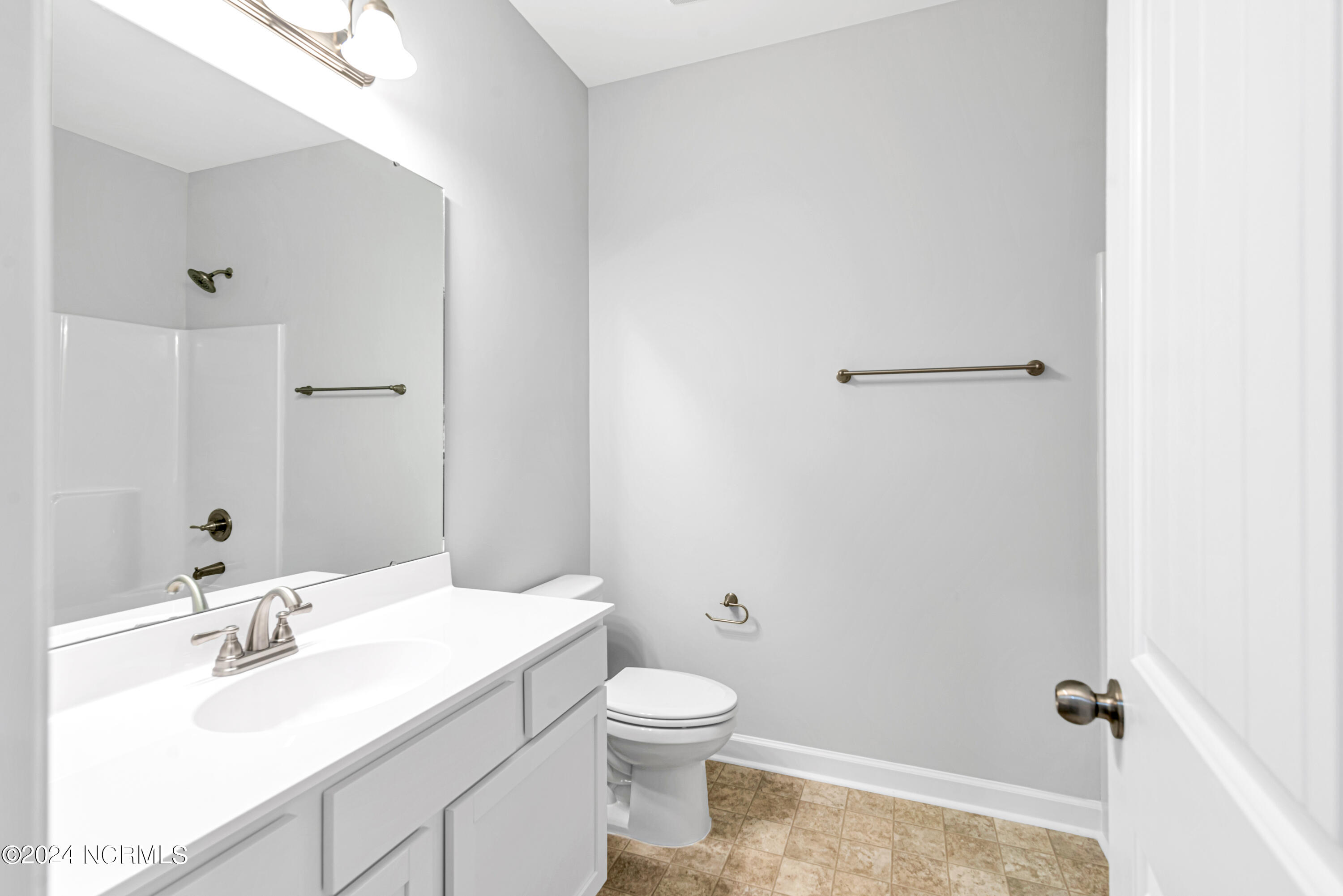 100563428 | Photo 39