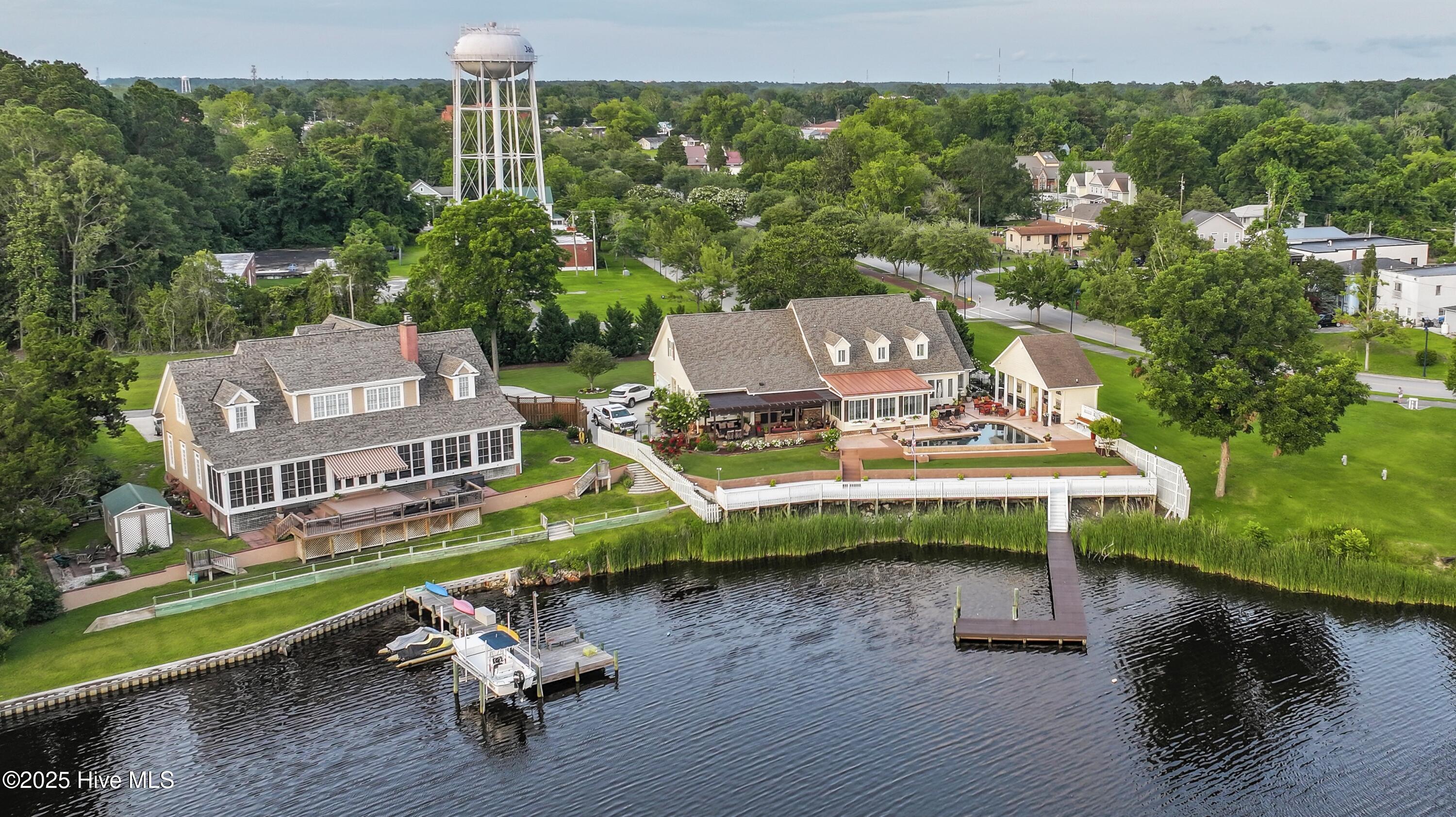 100515842 | Photo 33