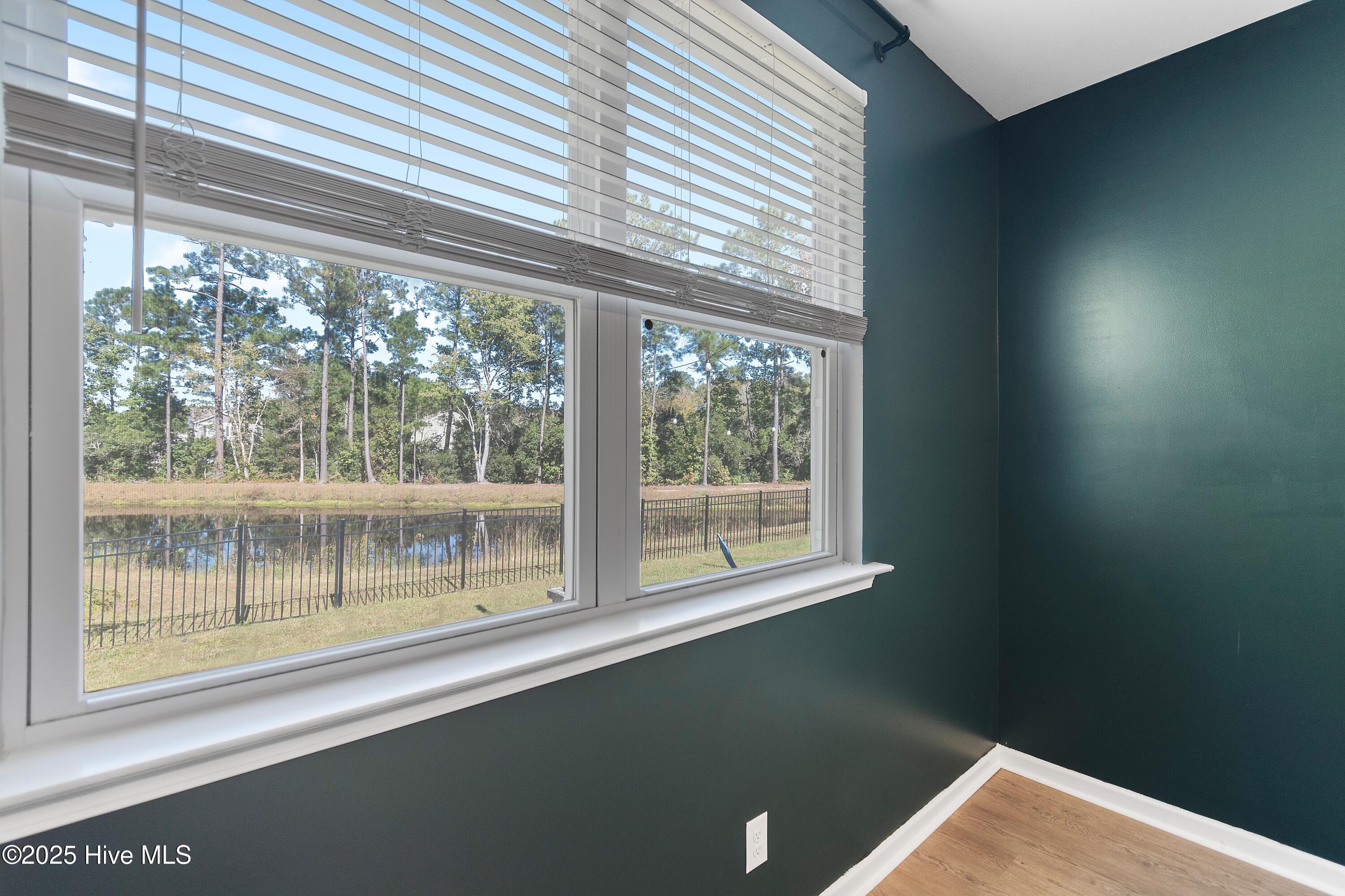 100537510 | Photo 33