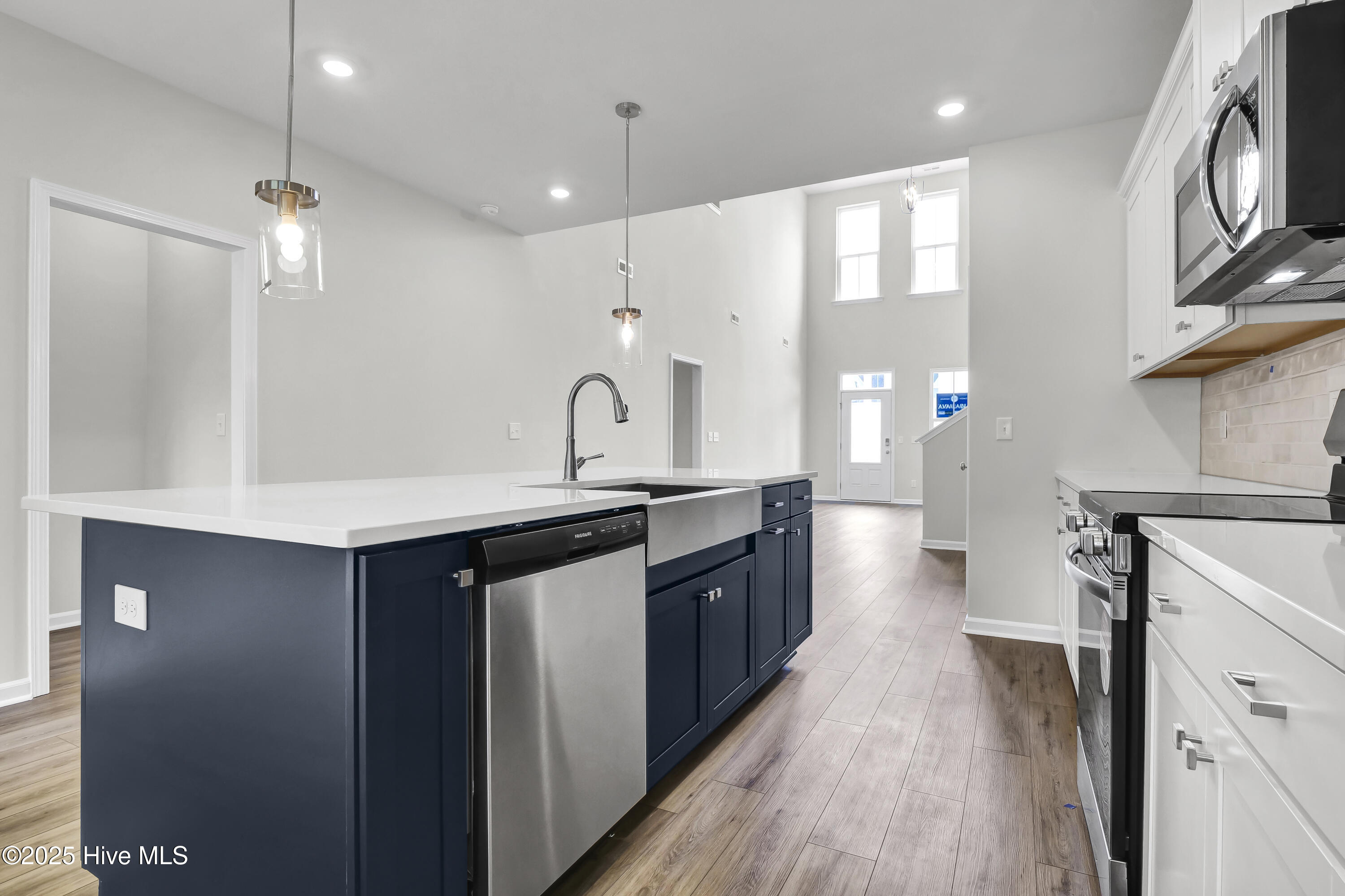 100538172 | Photo 13