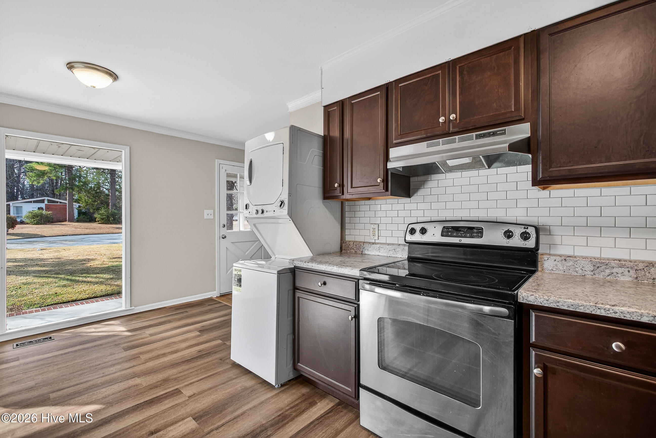 100550516 | Photo 12