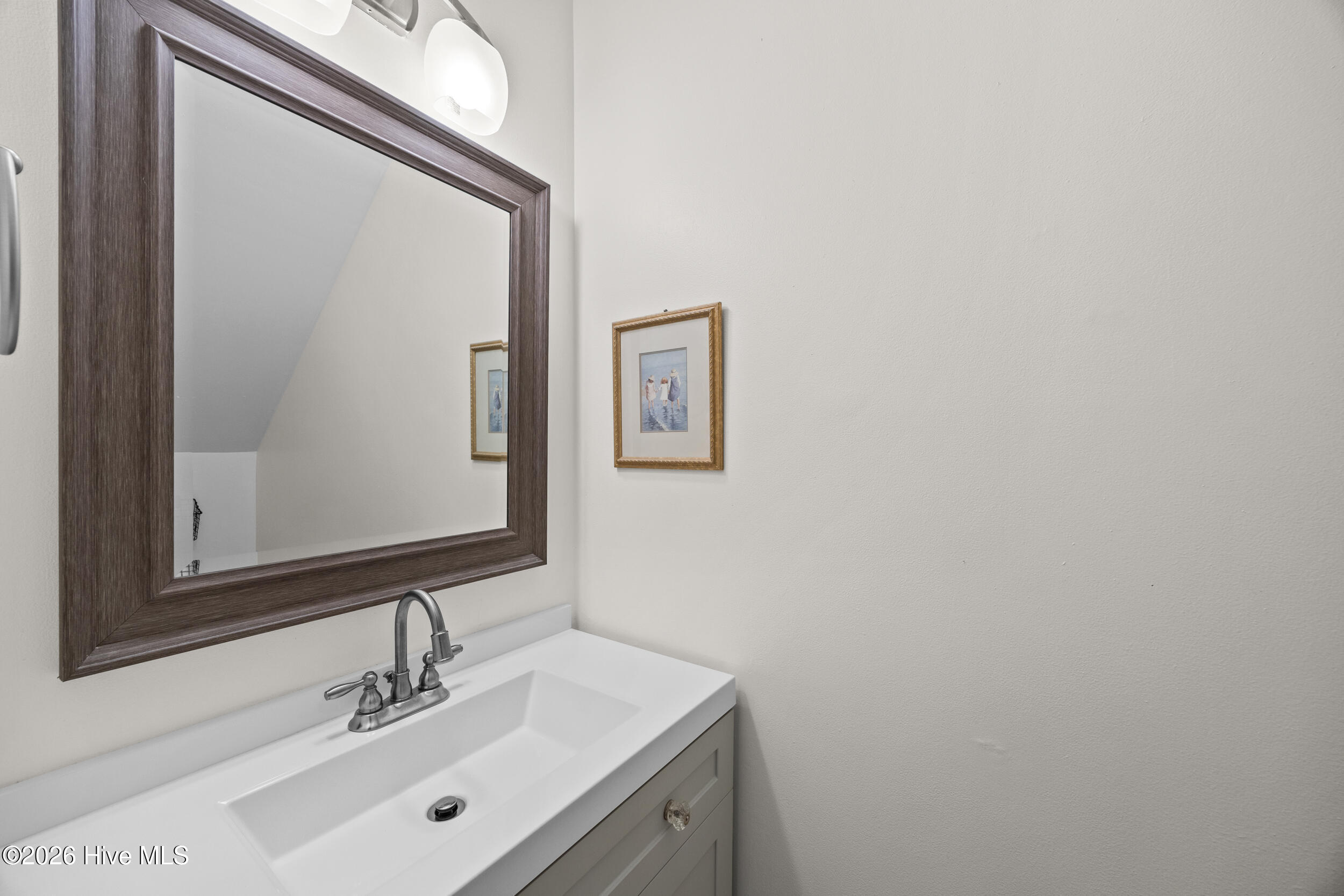 100567438 | Photo 13