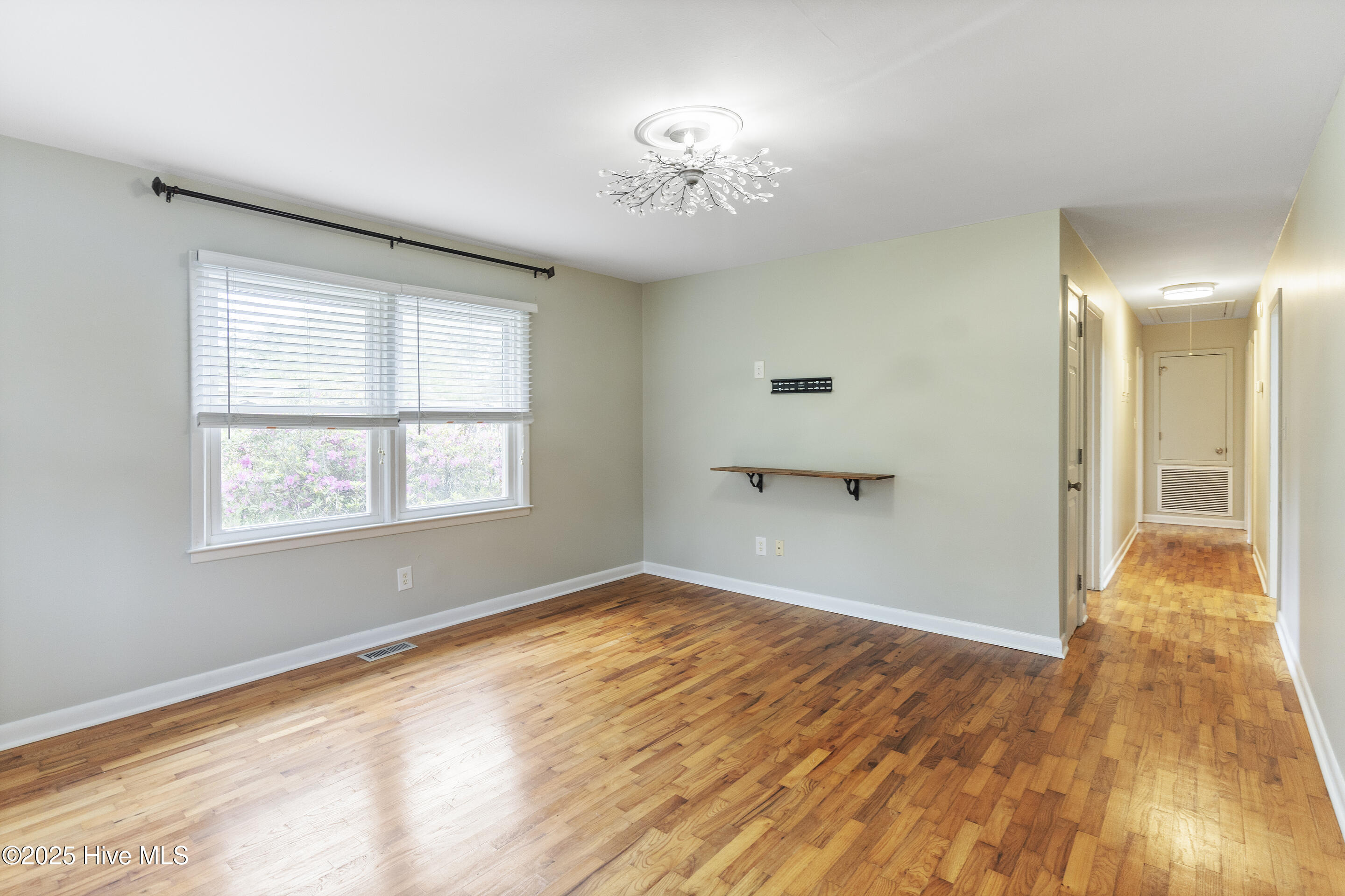 100564463 | Photo 10