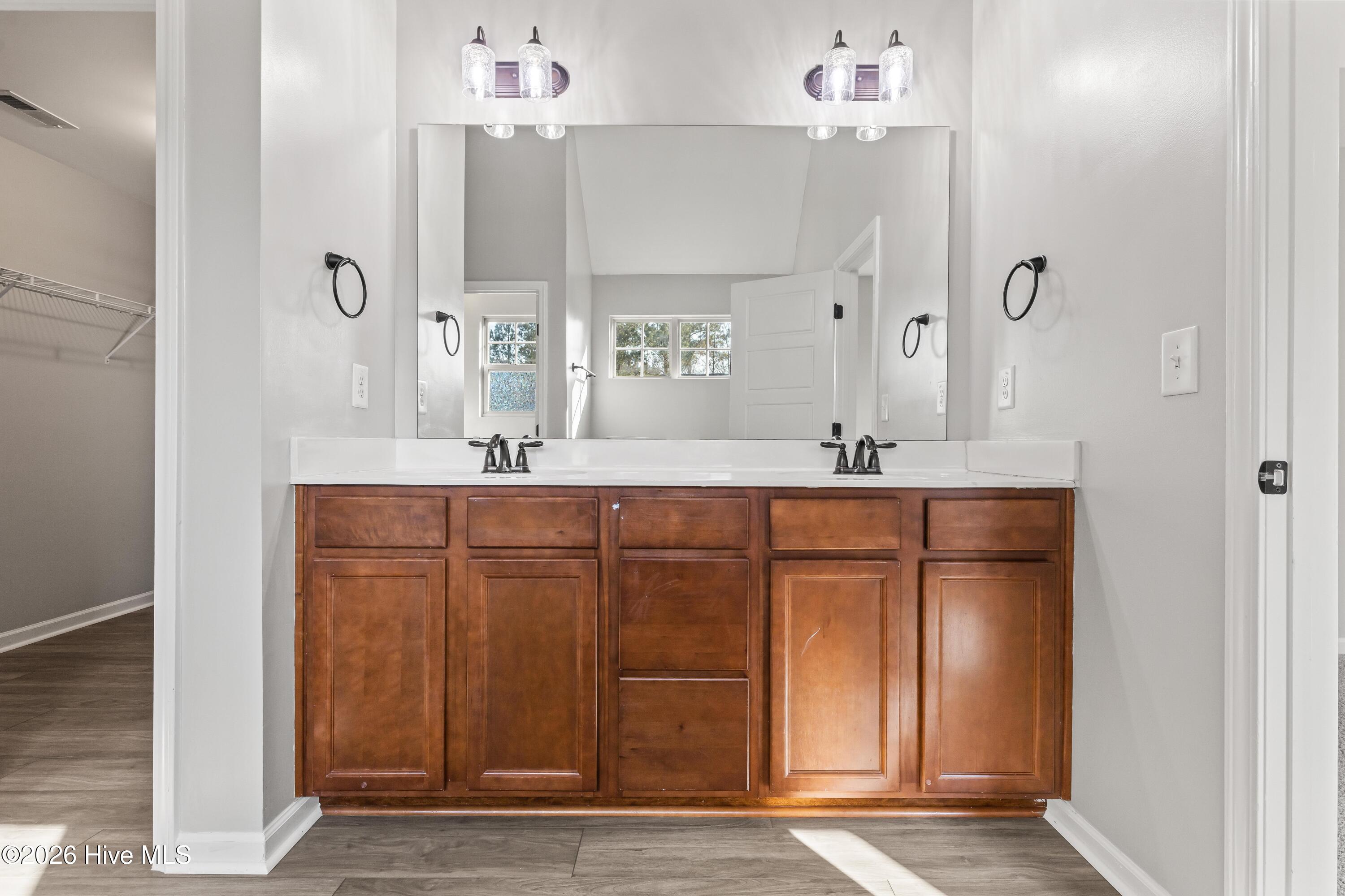 100559199 | Photo 37