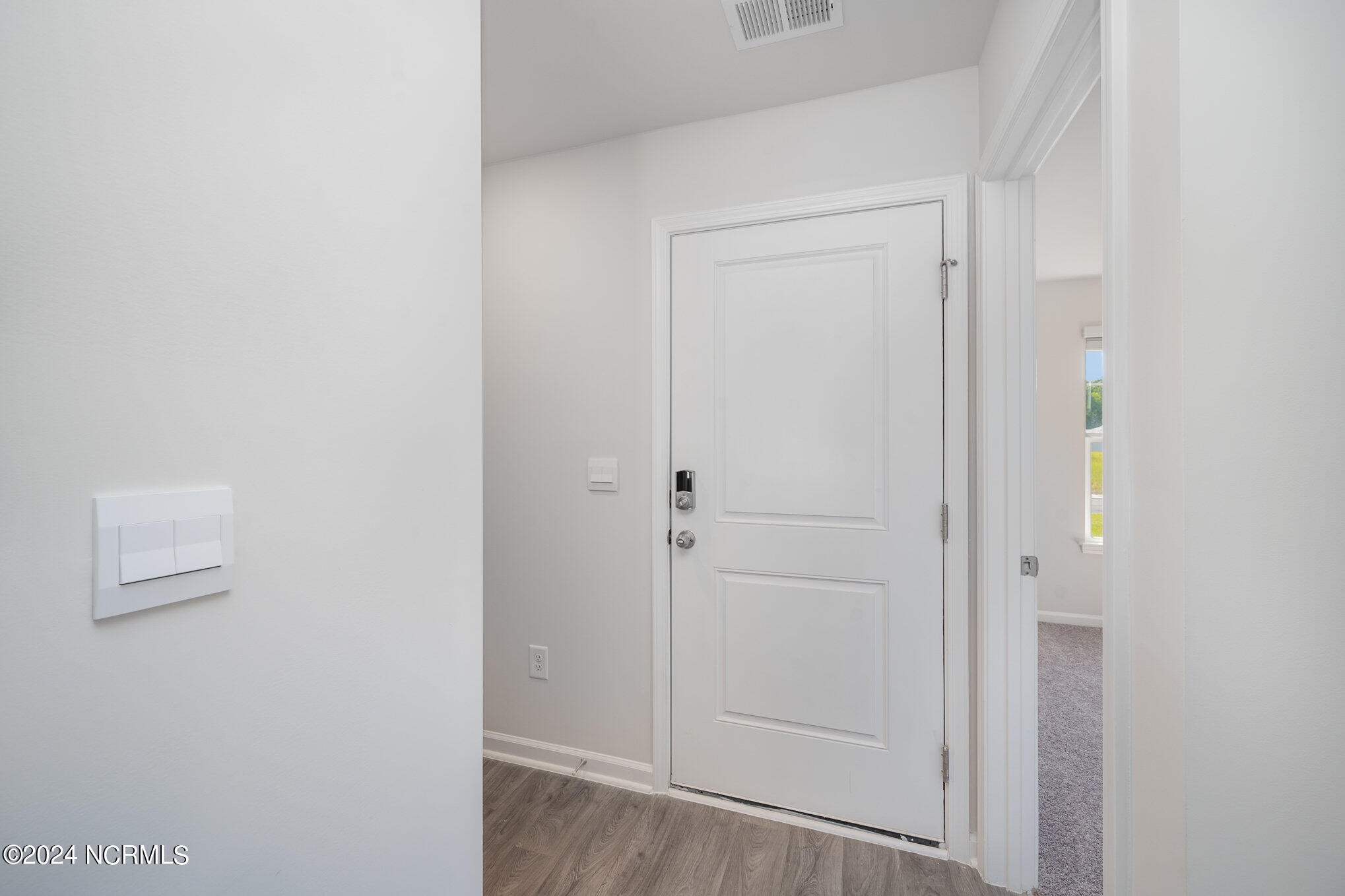 100552103 | Photo 13