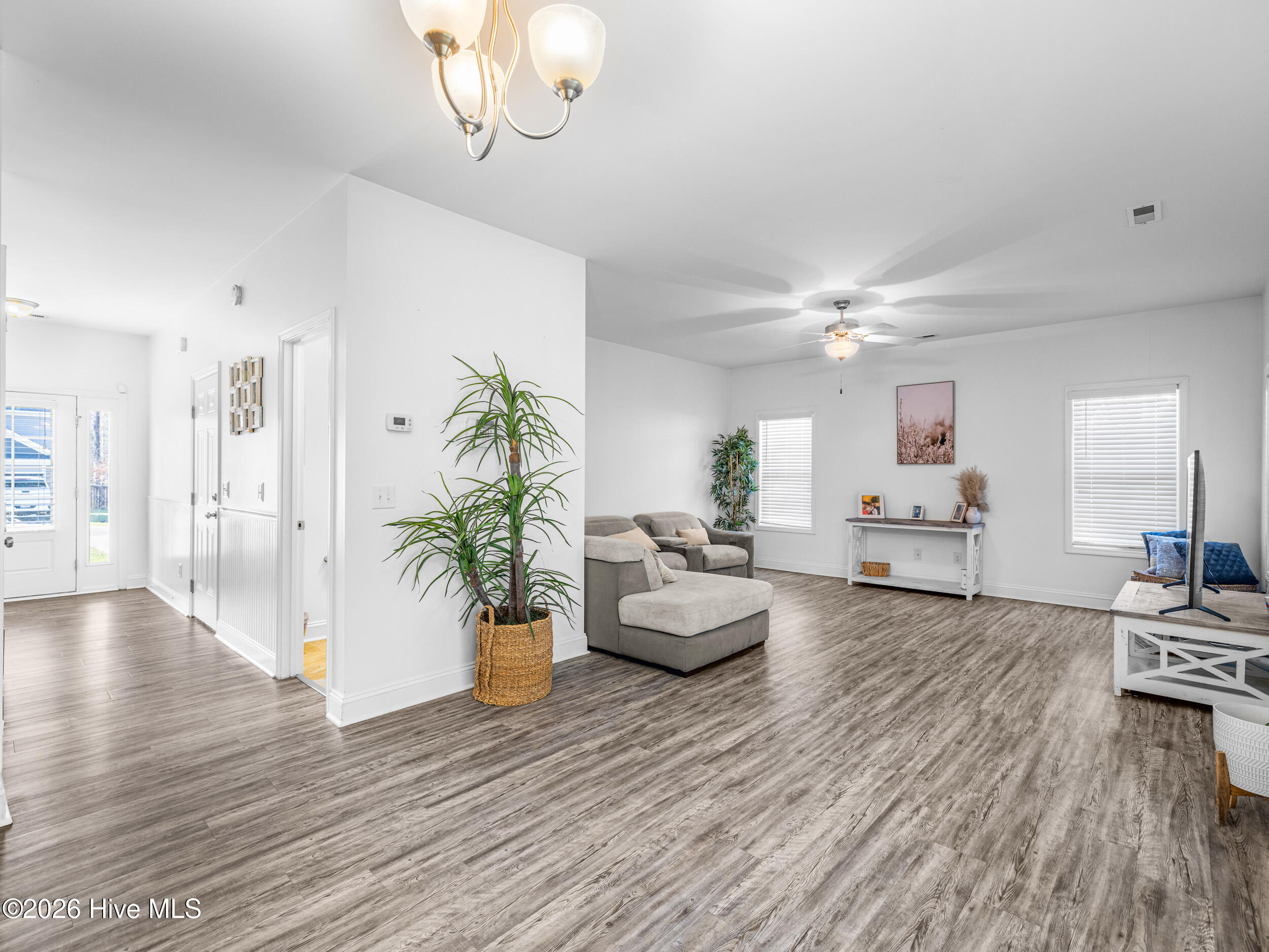 100562171 | Photo 18