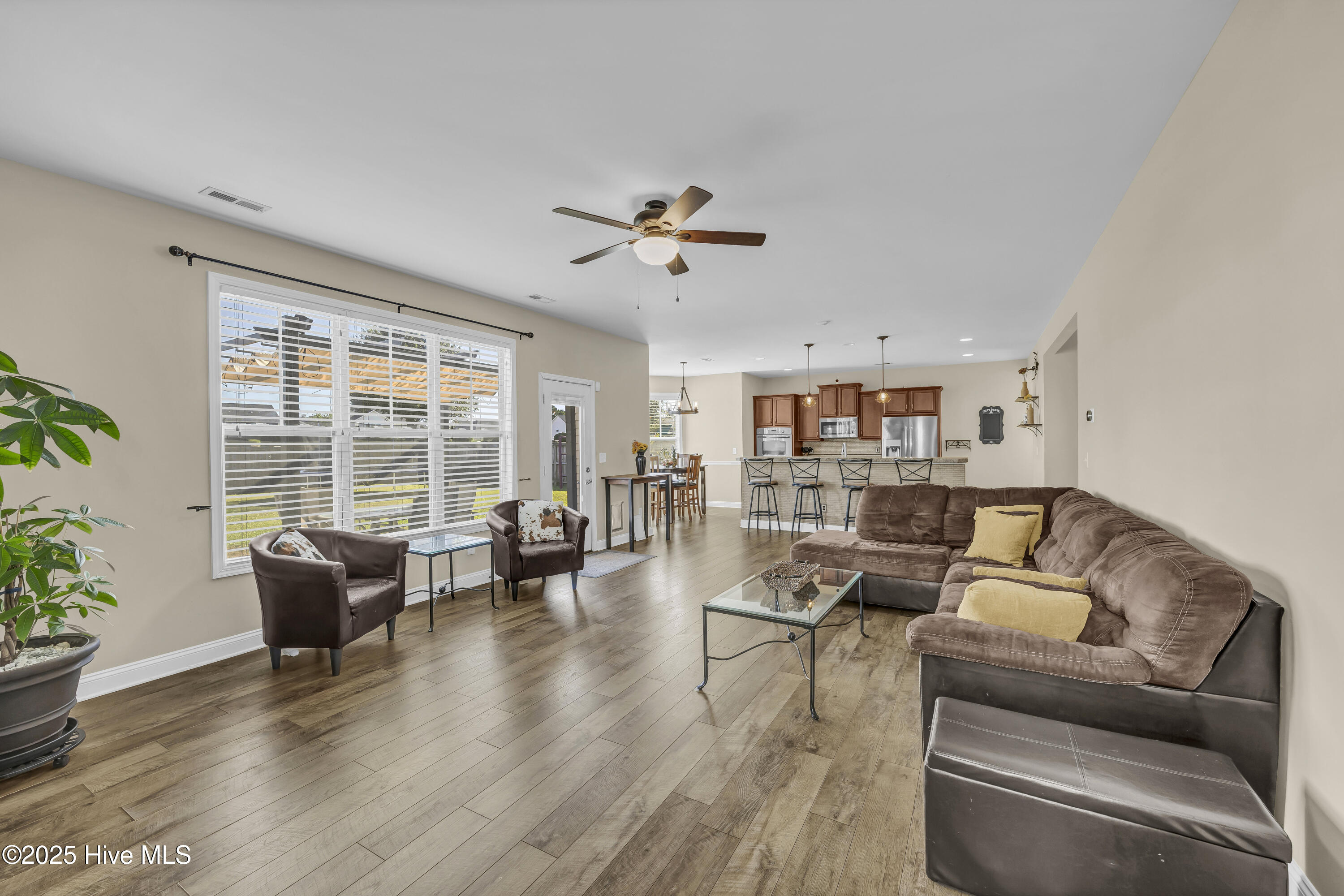 100549704 | Photo 24