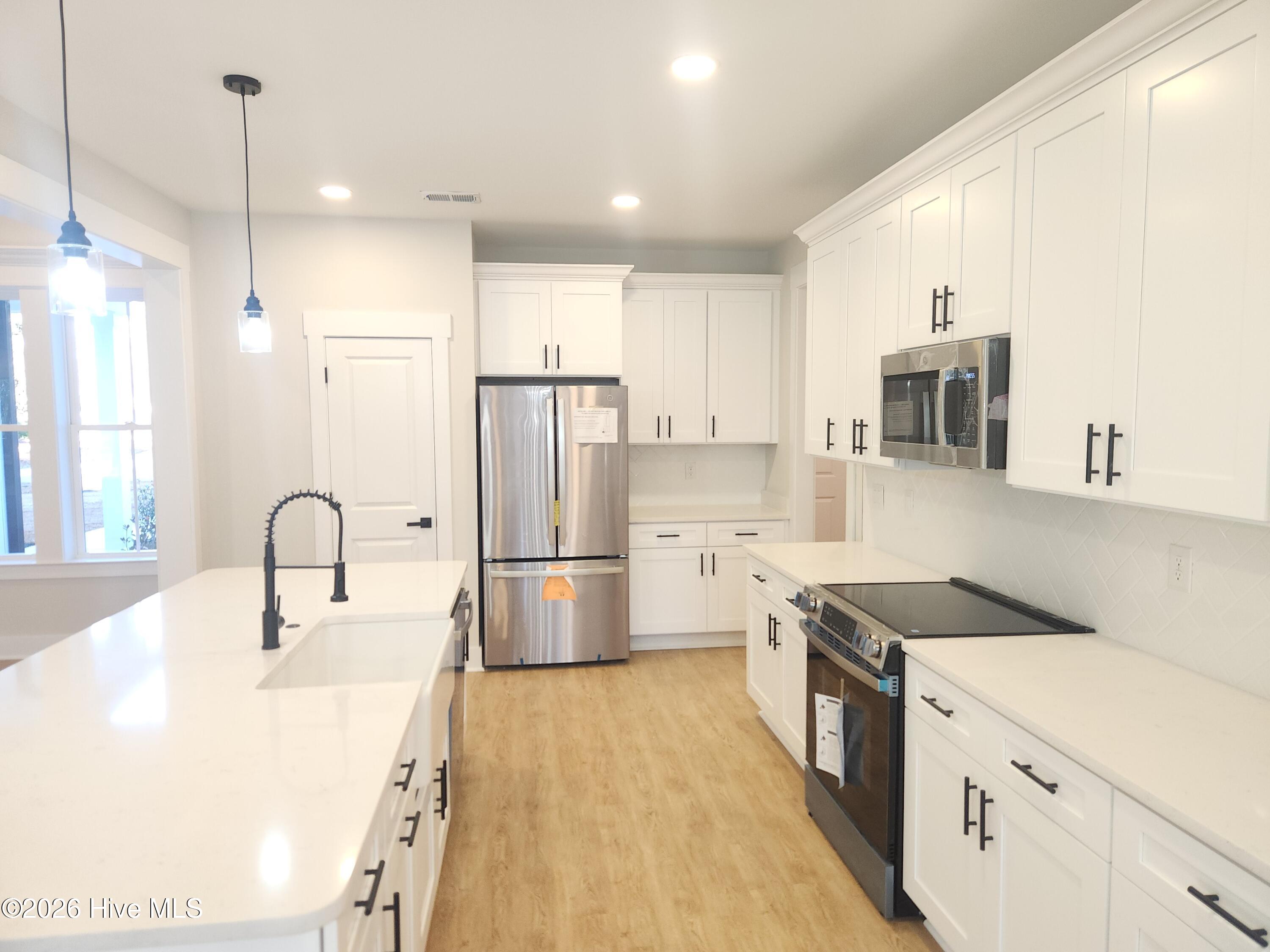 100554103 | Photo 20