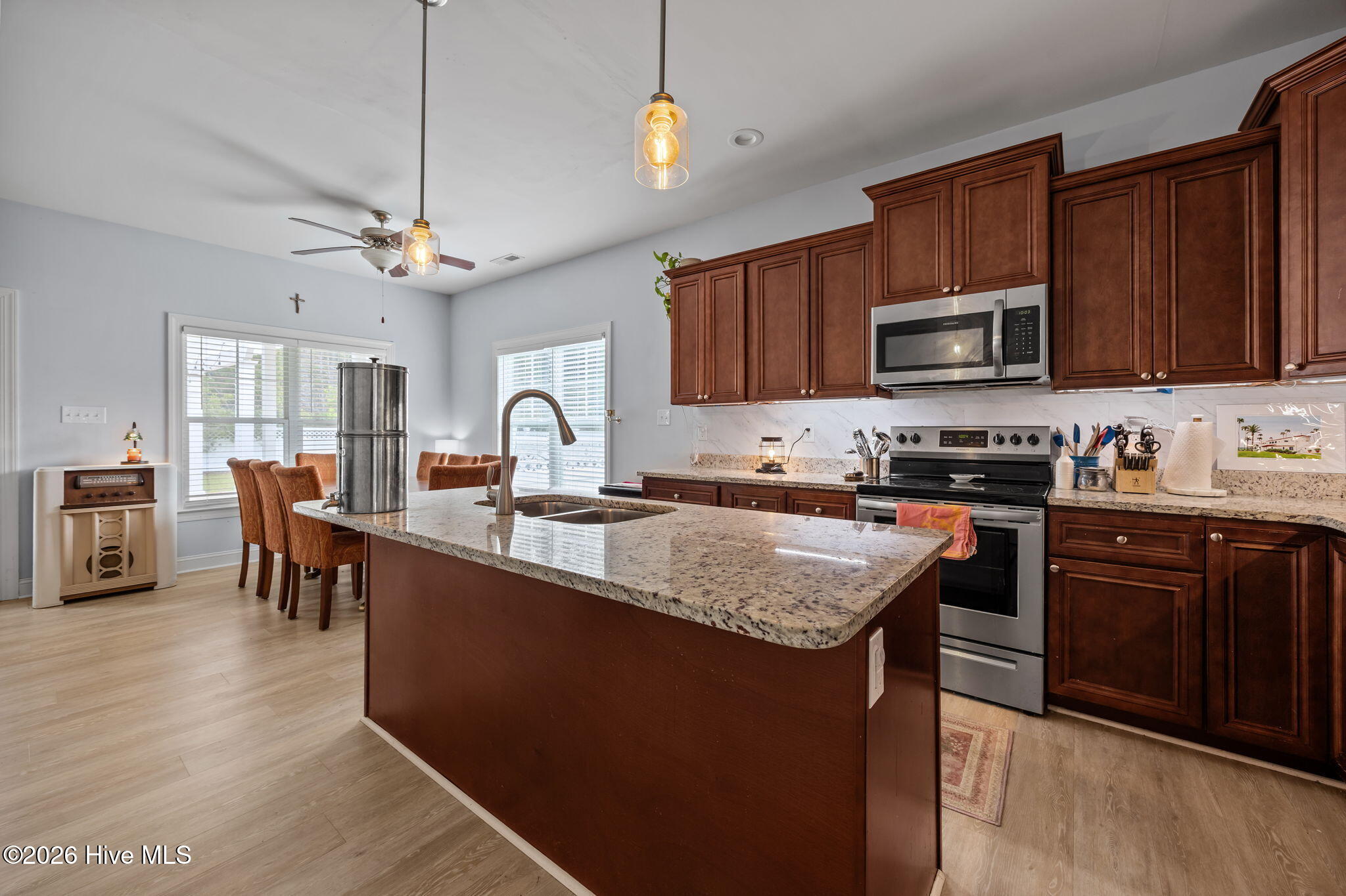 100567185 | Photo 10