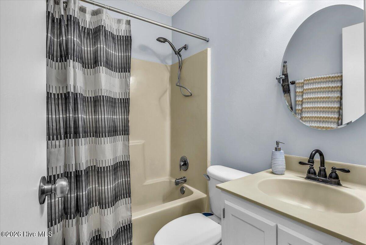 100566247 | Photo 25