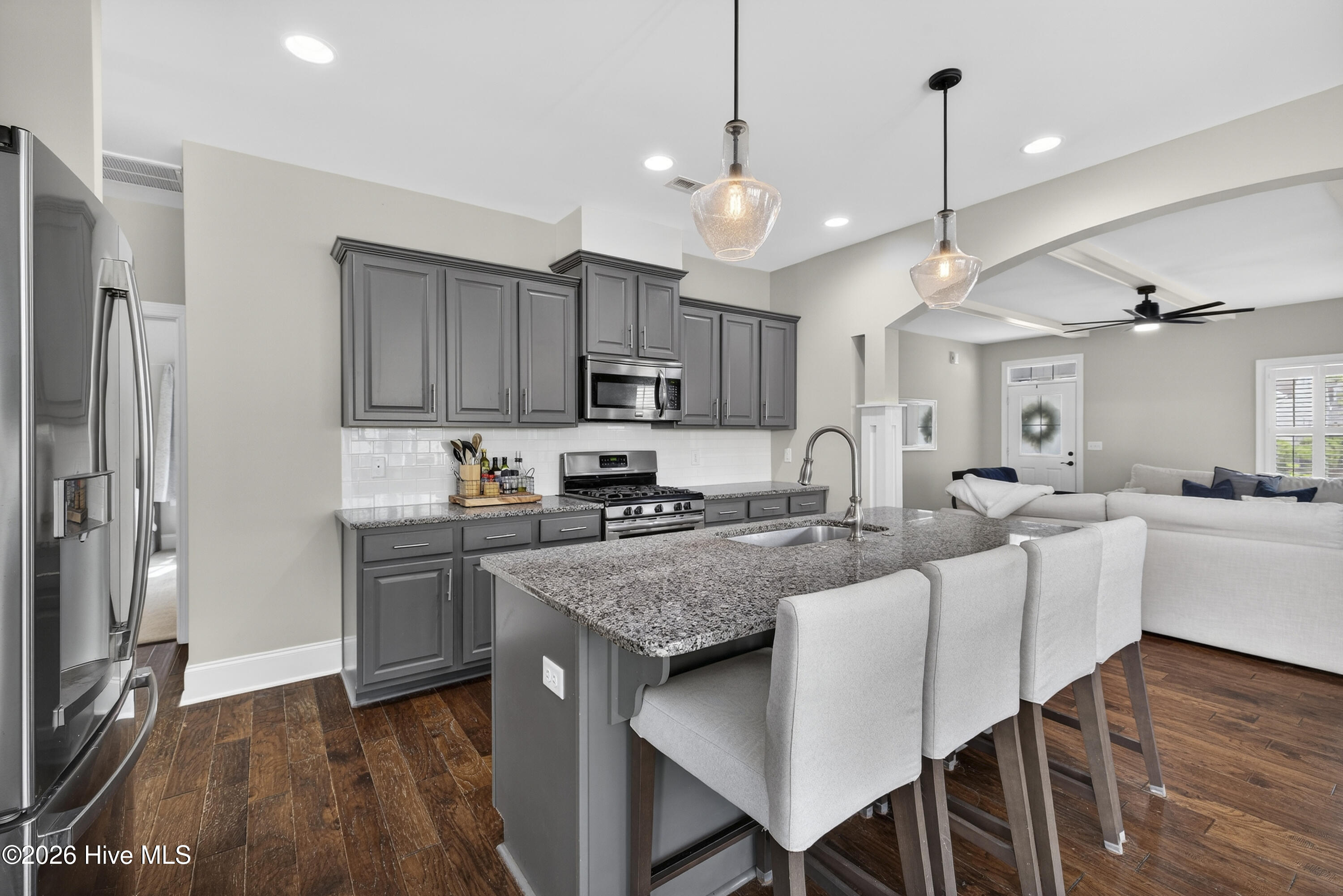 100562294 | Photo 16