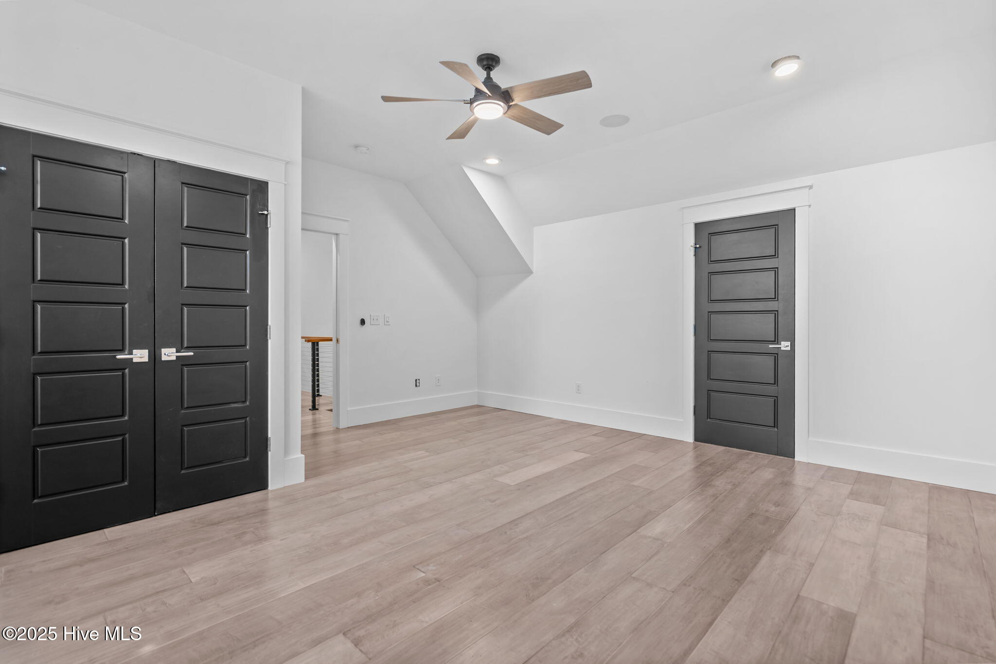 100532333 | Photo 58