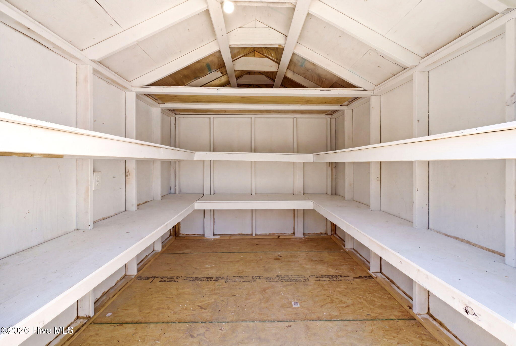 100569272 | Photo 45