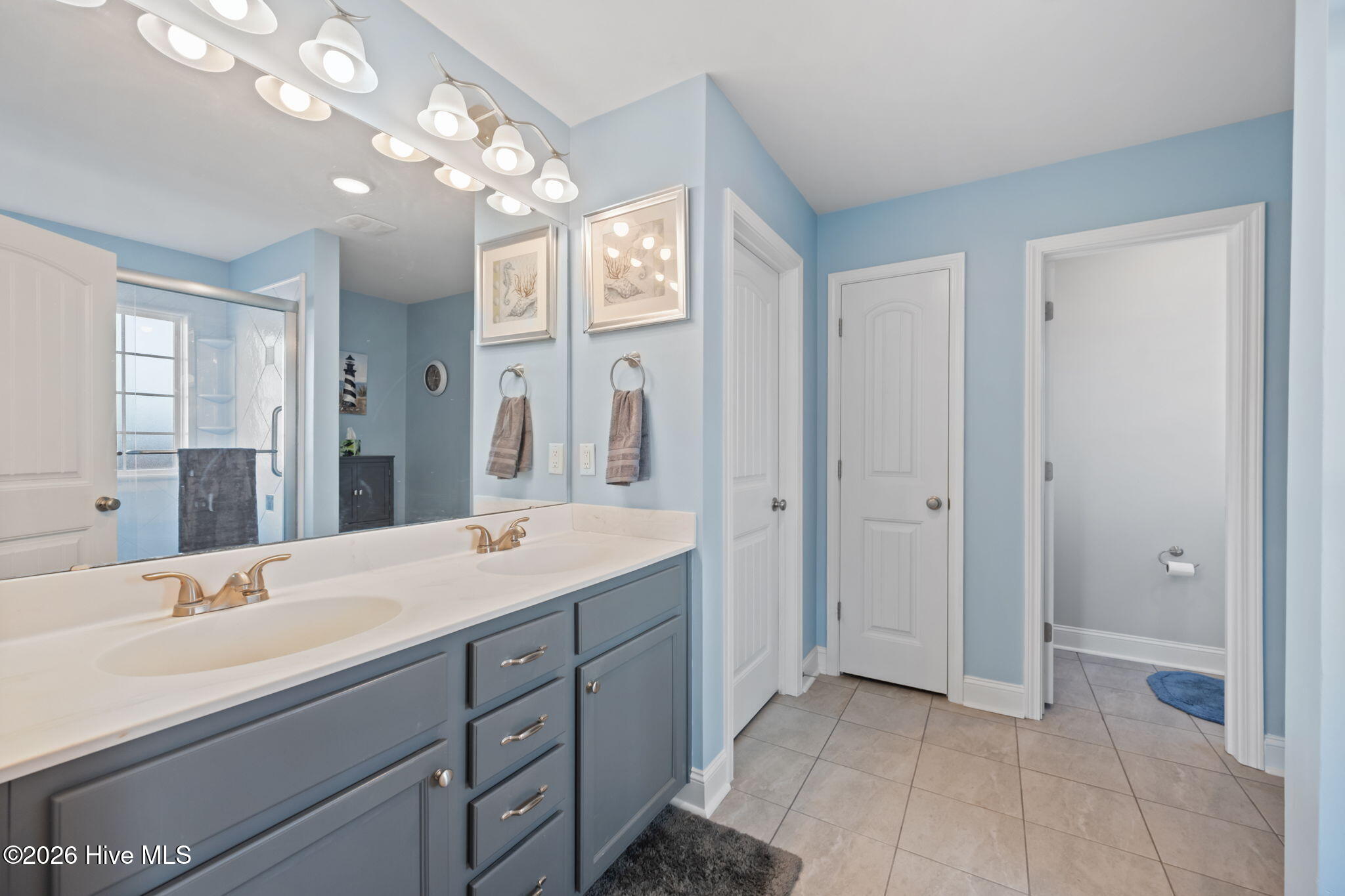 100561377 | Photo 22