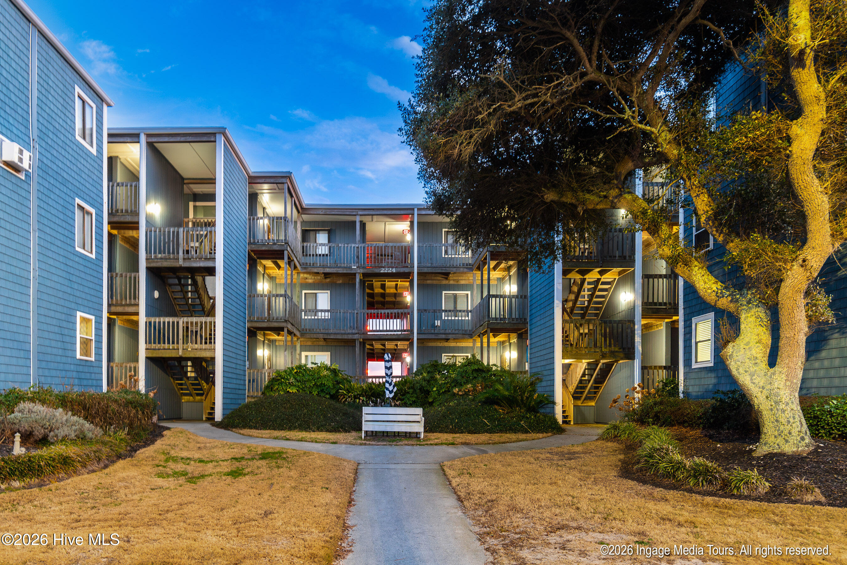 100548568 | Photo 23