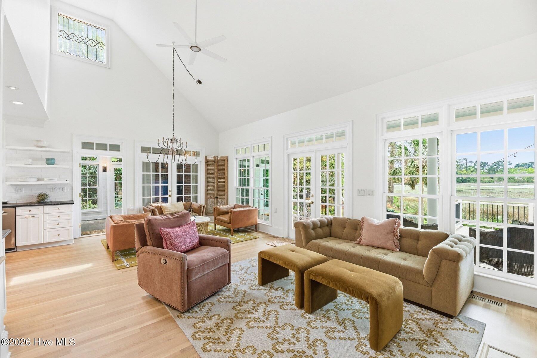 100565828 | Photo 14