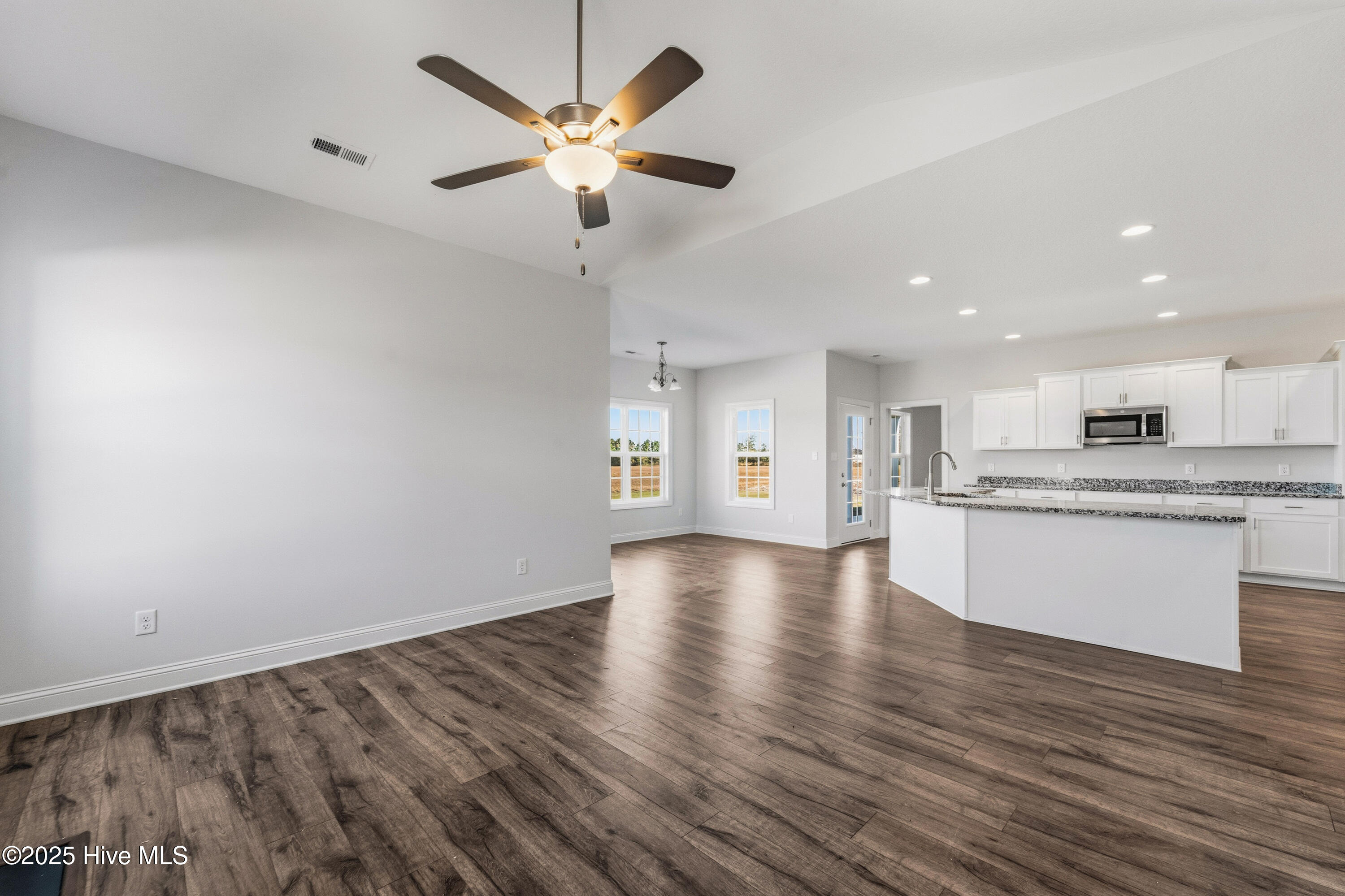 100507168 | Photo 17