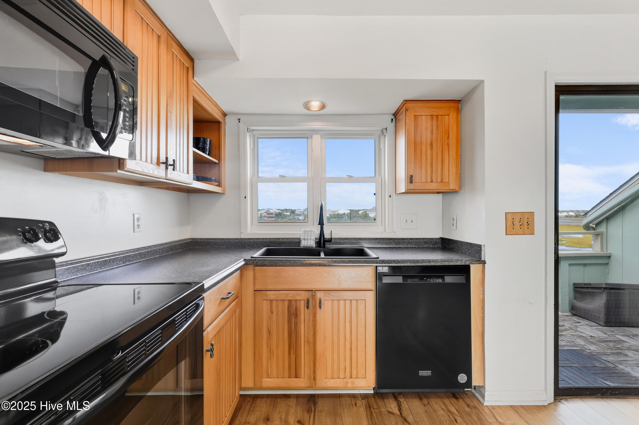 100536359 | Photo 11