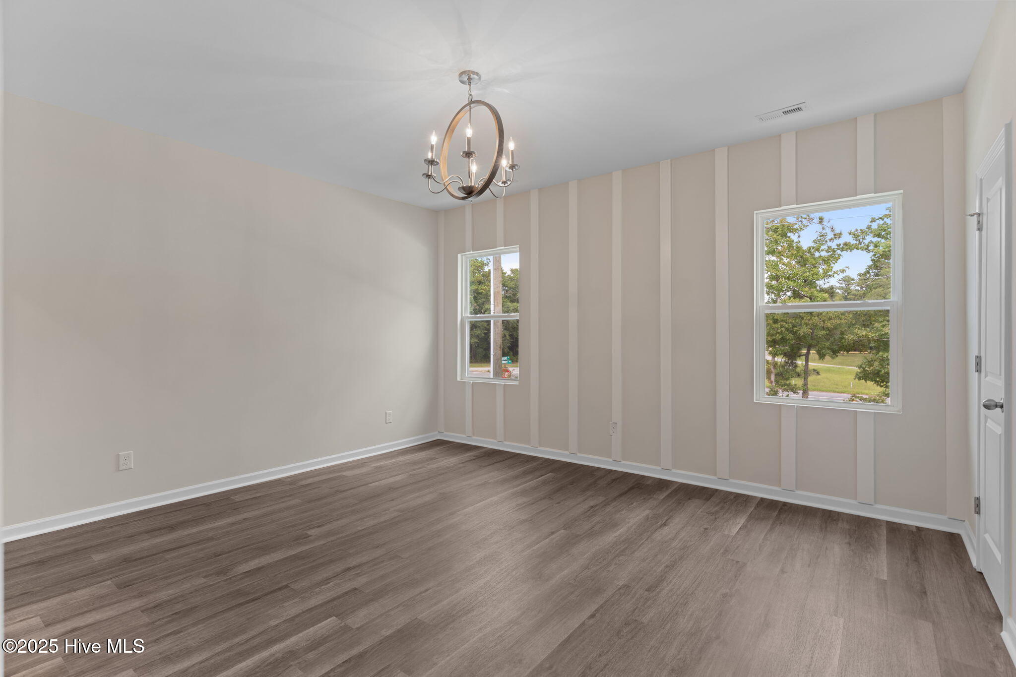 100454389 | Photo 13