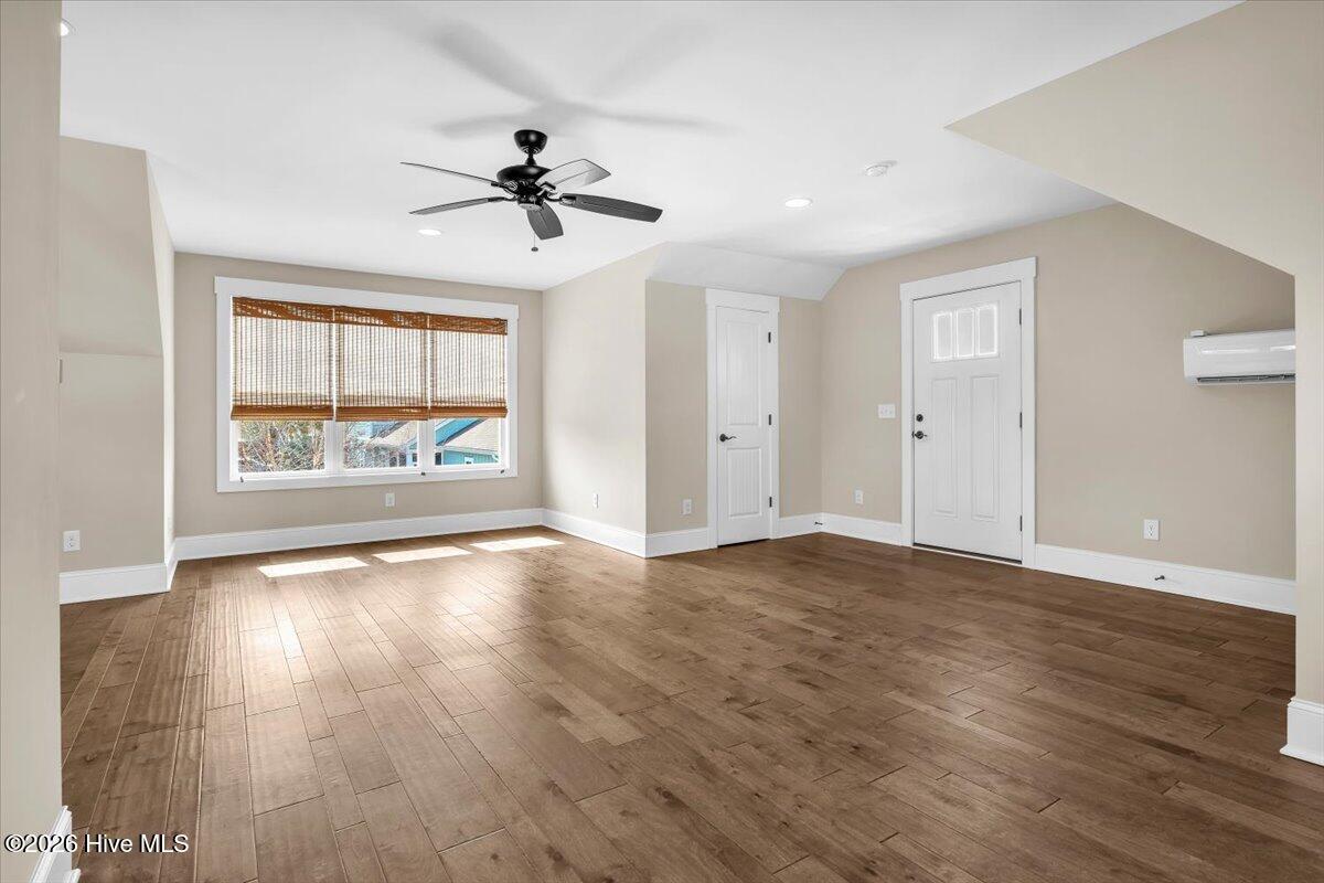 100558839 | Photo 69