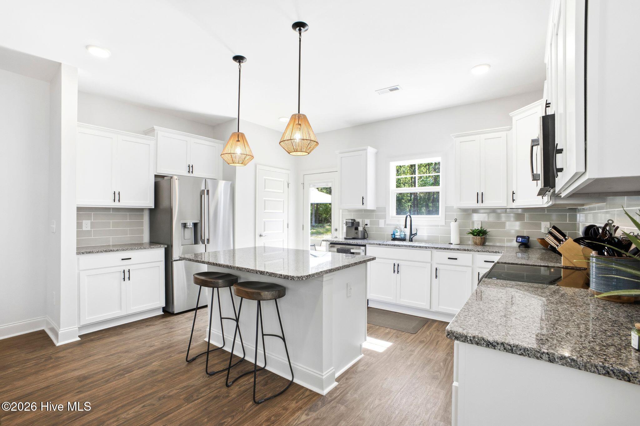 100568135 | Photo 22