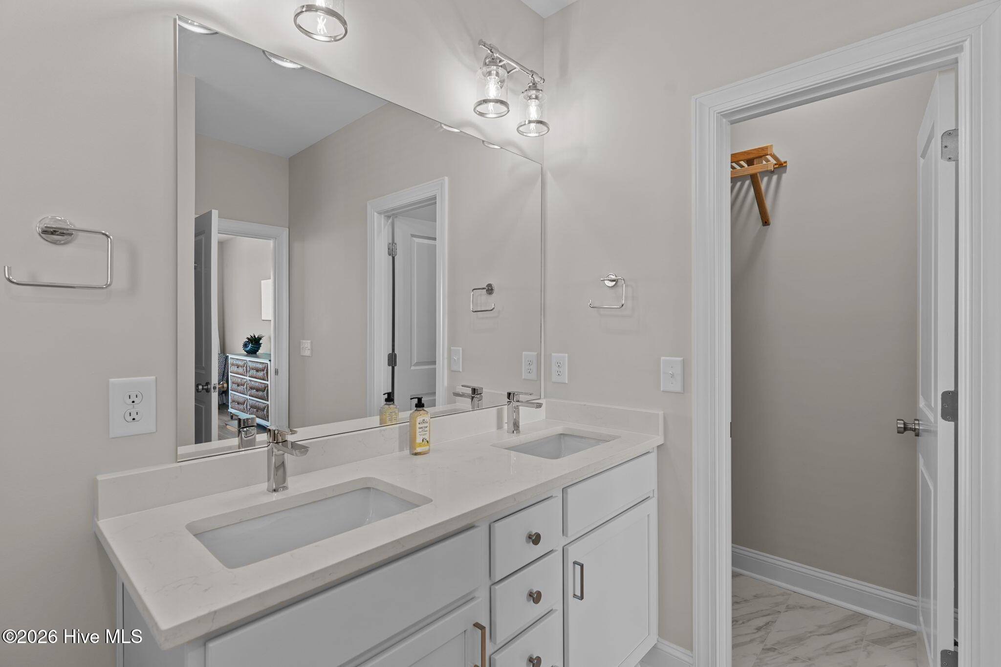 100554783 | Photo 31